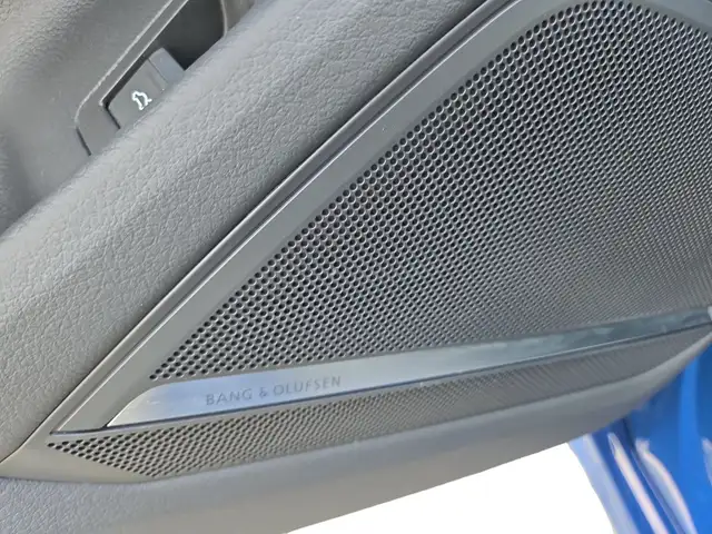 Audi S6 view 11