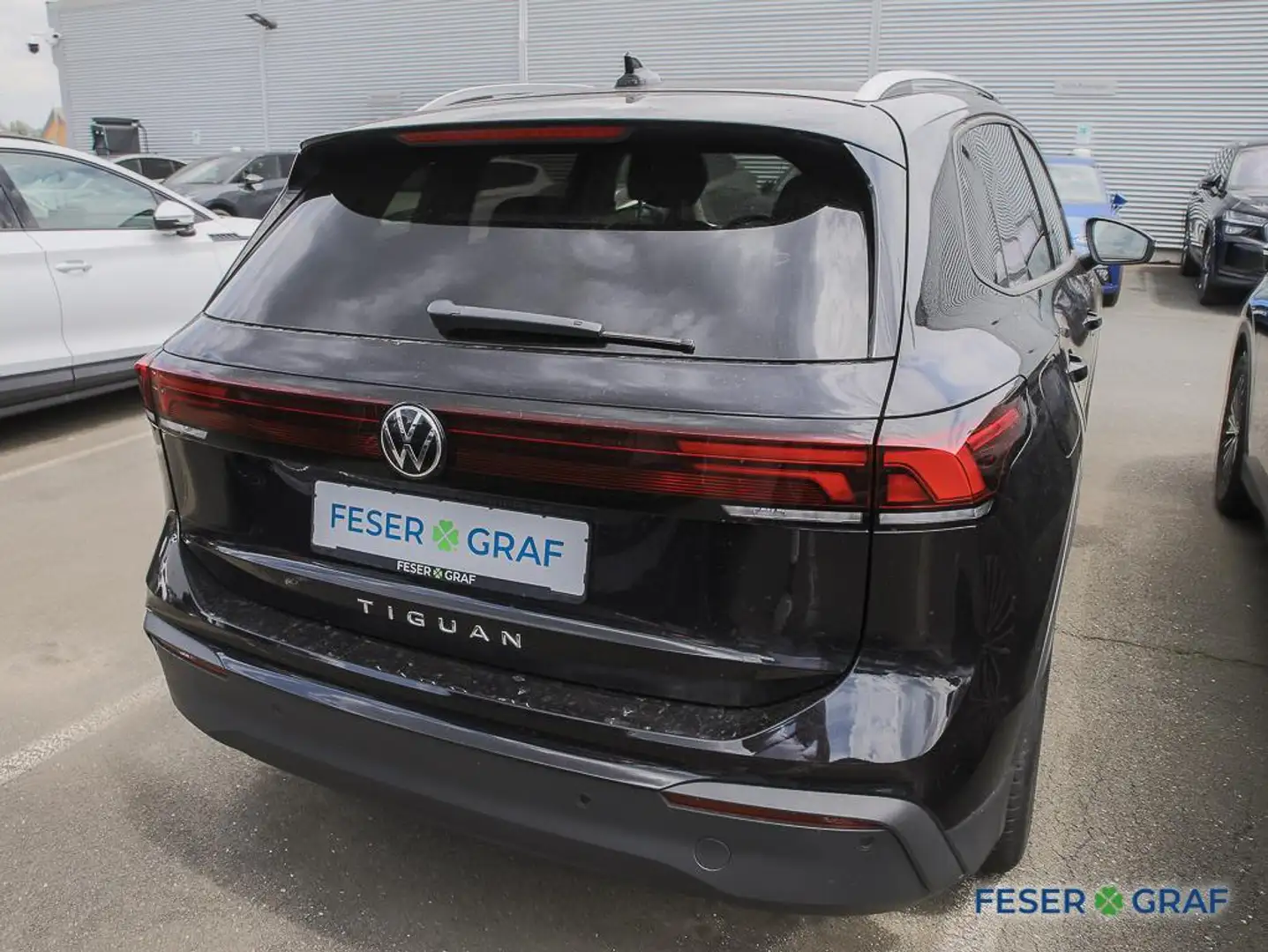 Volkswagen Tiguan Life 2.0 TDI DSG Navi AHK Kamera LED Schwarz - 2