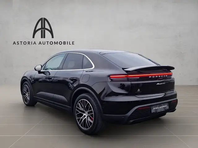 Porsche Macan view 7