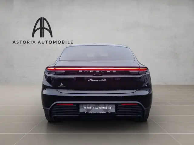 Porsche Macan view 8