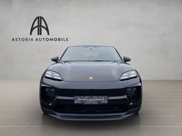 Porsche Macan view 2