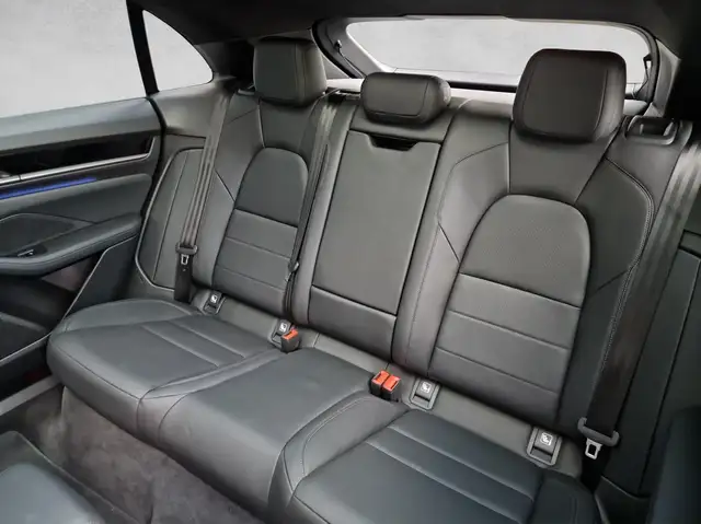 Porsche Macan view 15