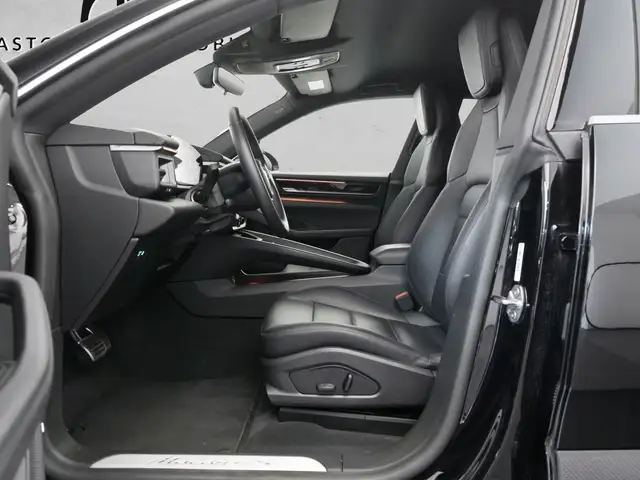 Porsche Macan view 5