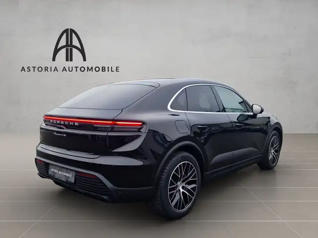 Porsche Macan view 9