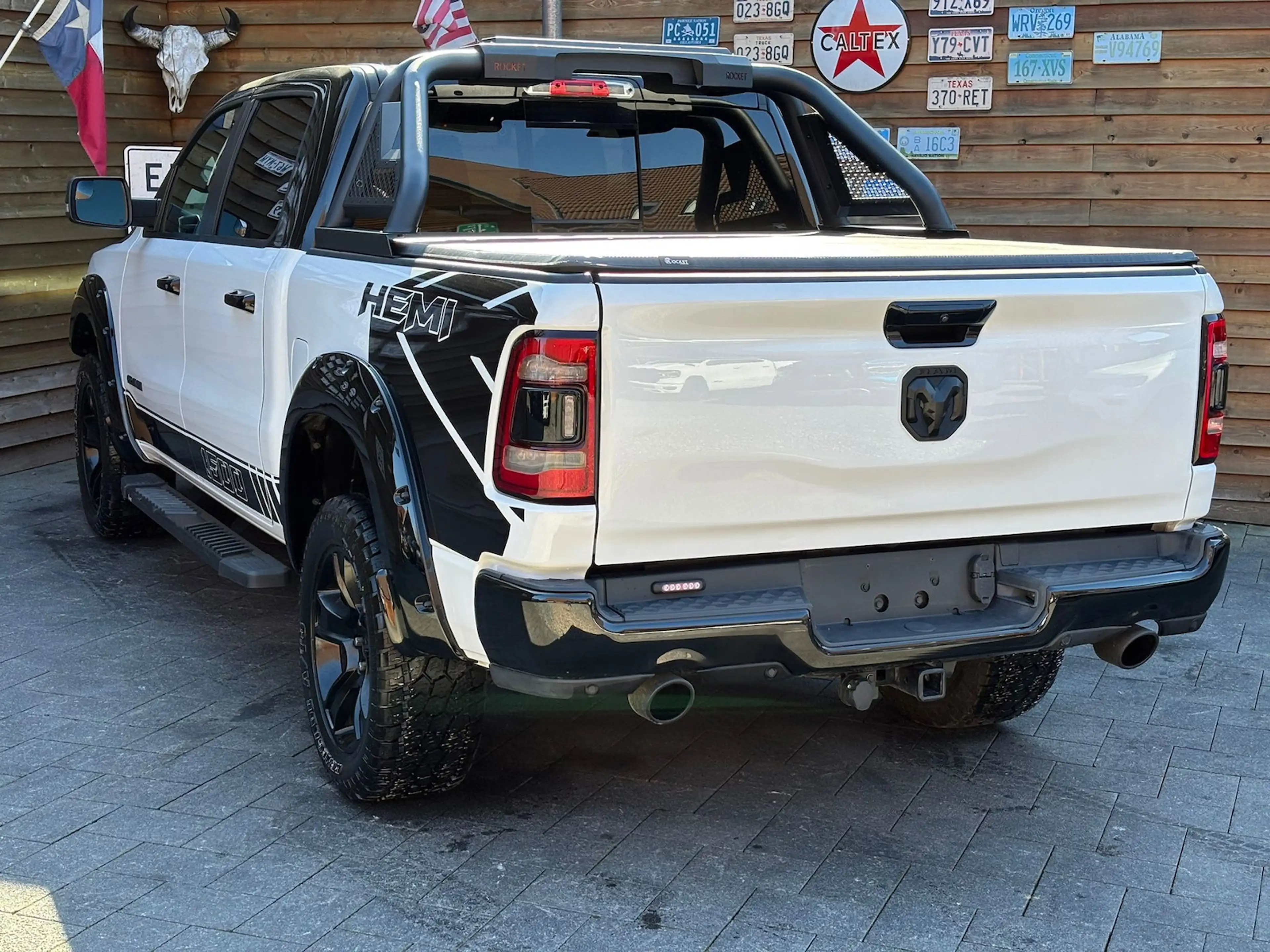Dodge RAM 1500 Laramie 5.7L 12Zoll Display 4x4 LPG AHK — photo 12