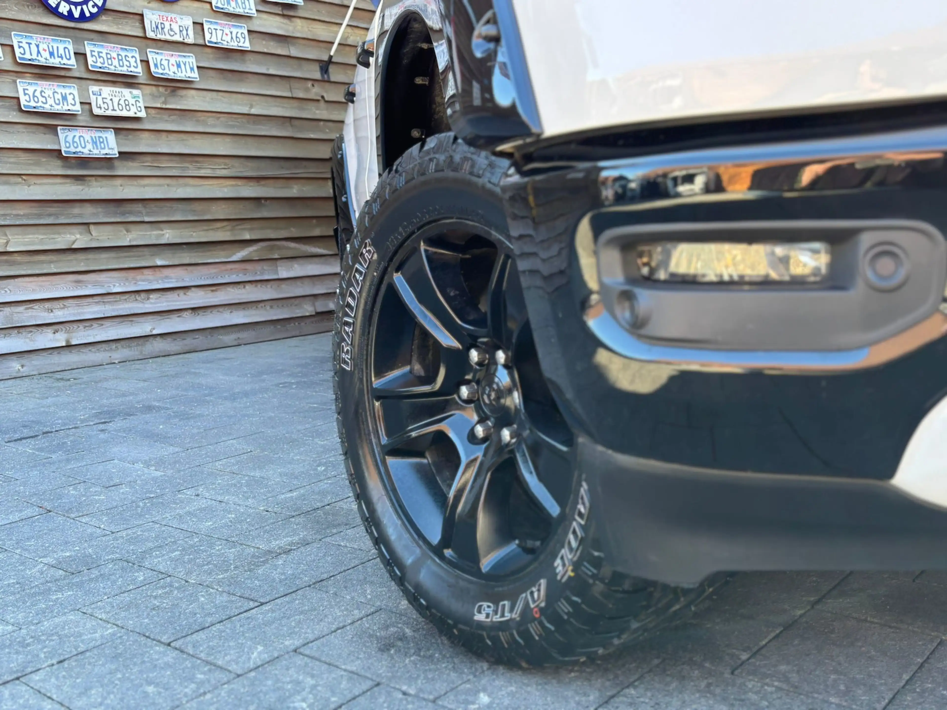 Dodge RAM 1500 Laramie 5.7L 12Zoll Display 4x4 LPG AHK — photo 5