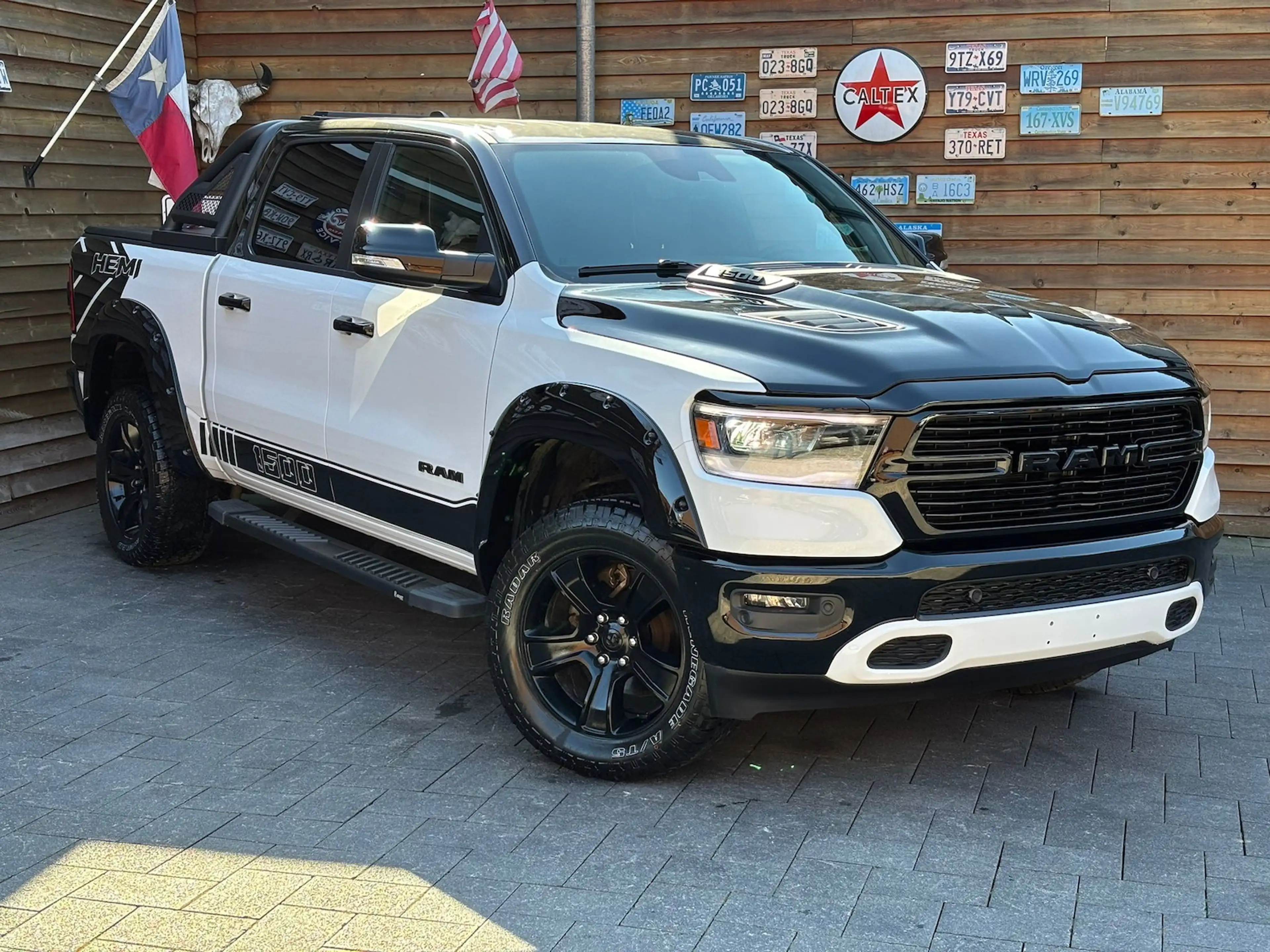 Dodge RAM 1500 Laramie 5.7L 12Zoll Display 4x4 LPG AHK — photo 2
