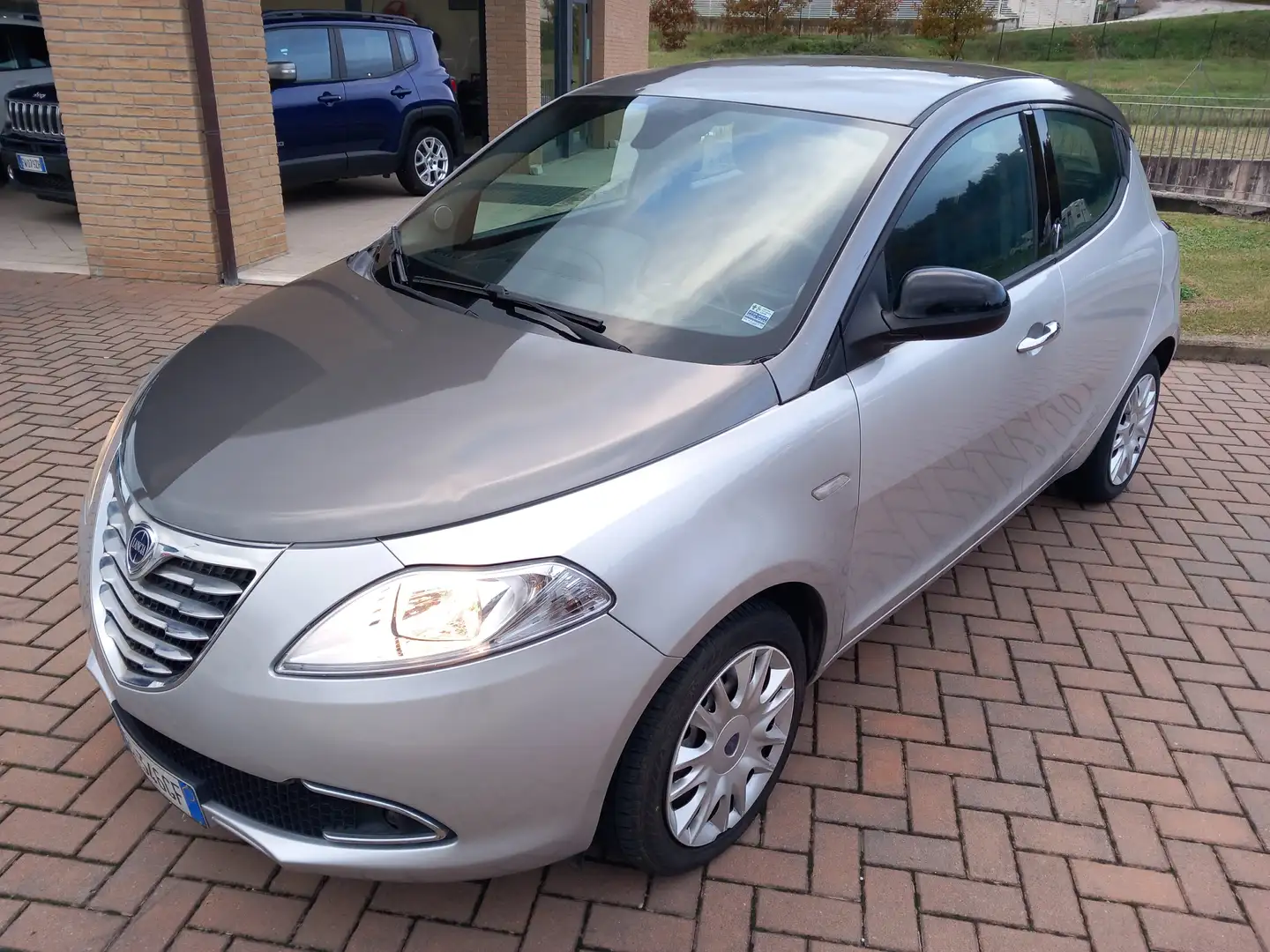 Lancia Ypsilon Ypsilon 1.2 8v Bi-color Argent - 1