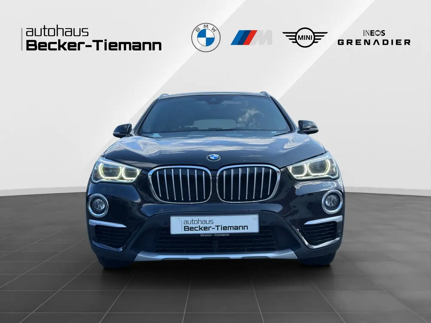 BMW X1 xDrive20i xLine *18 ZOLL*NAVI*PANO*LED Noir - 2