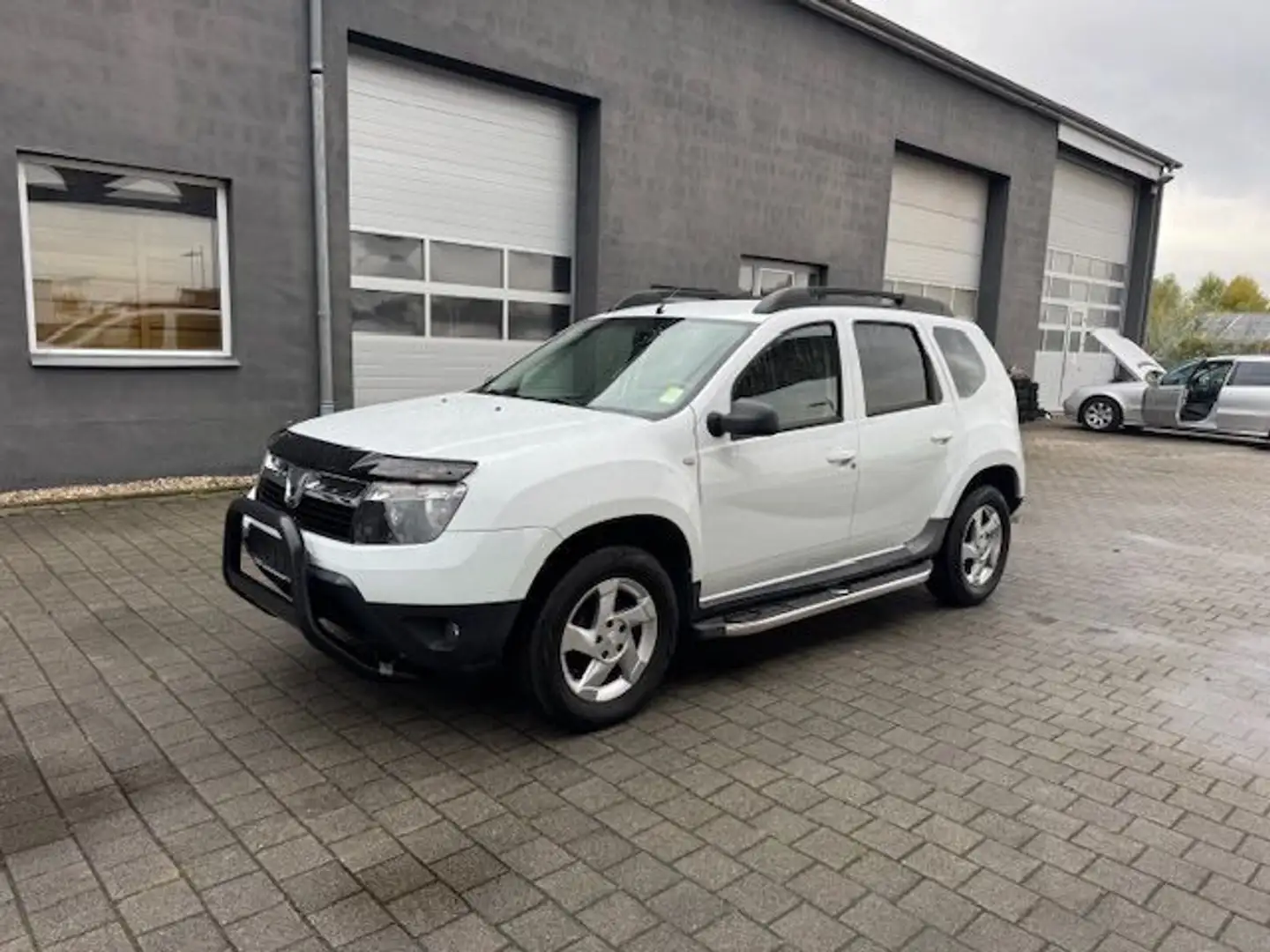 Dacia Duster I 1.6 Laureate 4x4*TÜV 02/2027 Weiß - 1