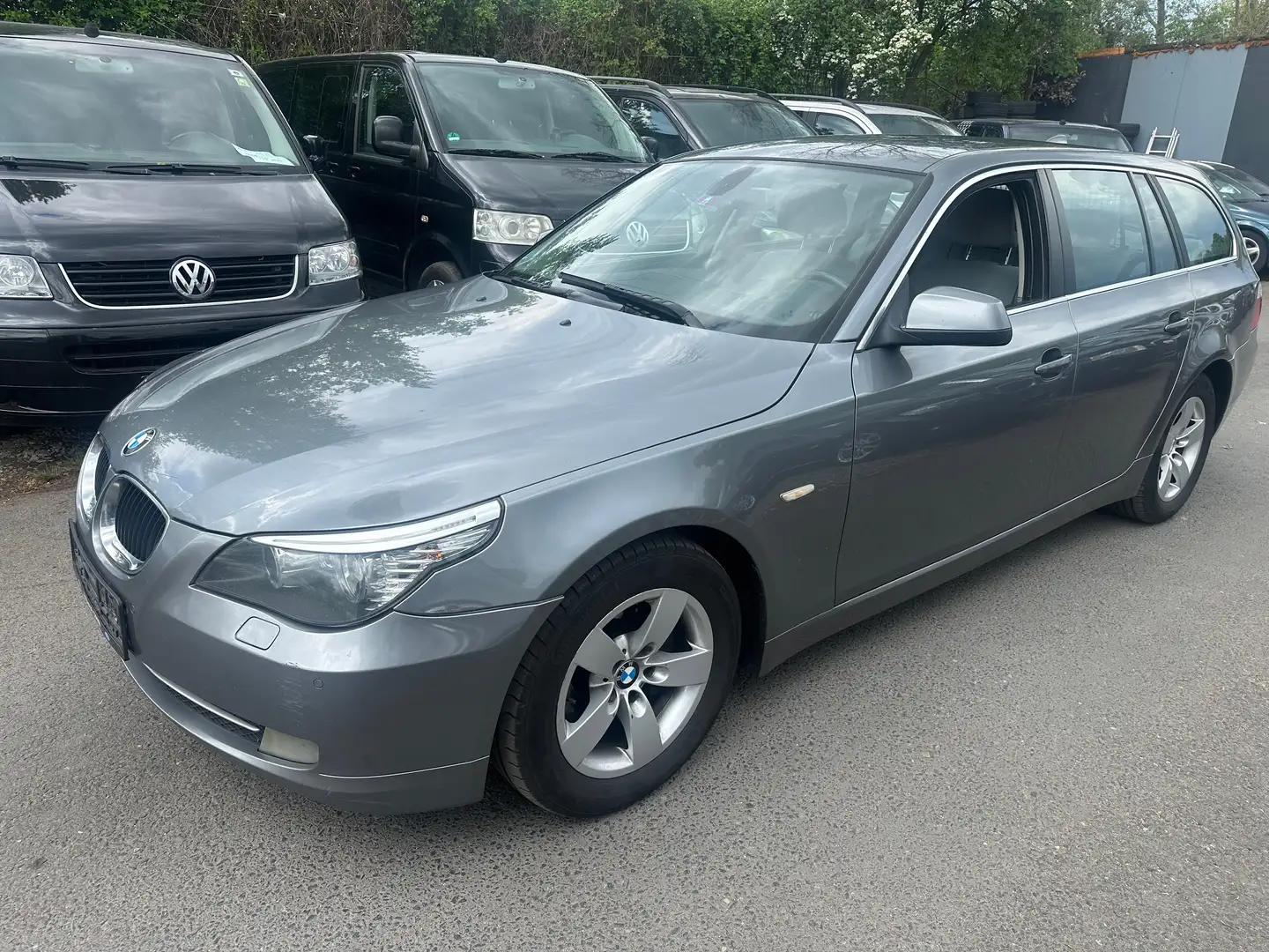 BMW 520 d AUTOMATIK NAVI XENON EURO 5. TÜV 10.26 Šedá - 1