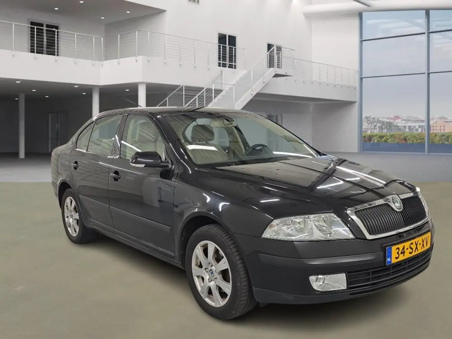 Skoda Octavia 1.9 TDI Elegance/lage km met nap/psensor/airco/tre Zwart - 2