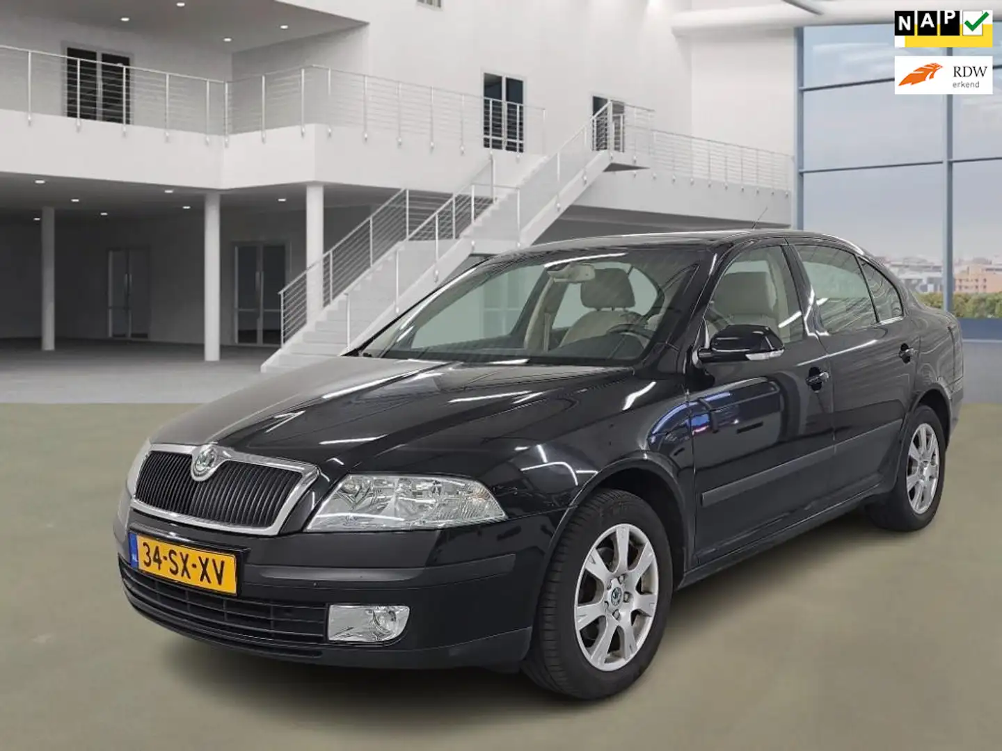 Skoda Octavia 1.9 TDI Elegance/lage km met nap/psensor/airco/tre Zwart - 1