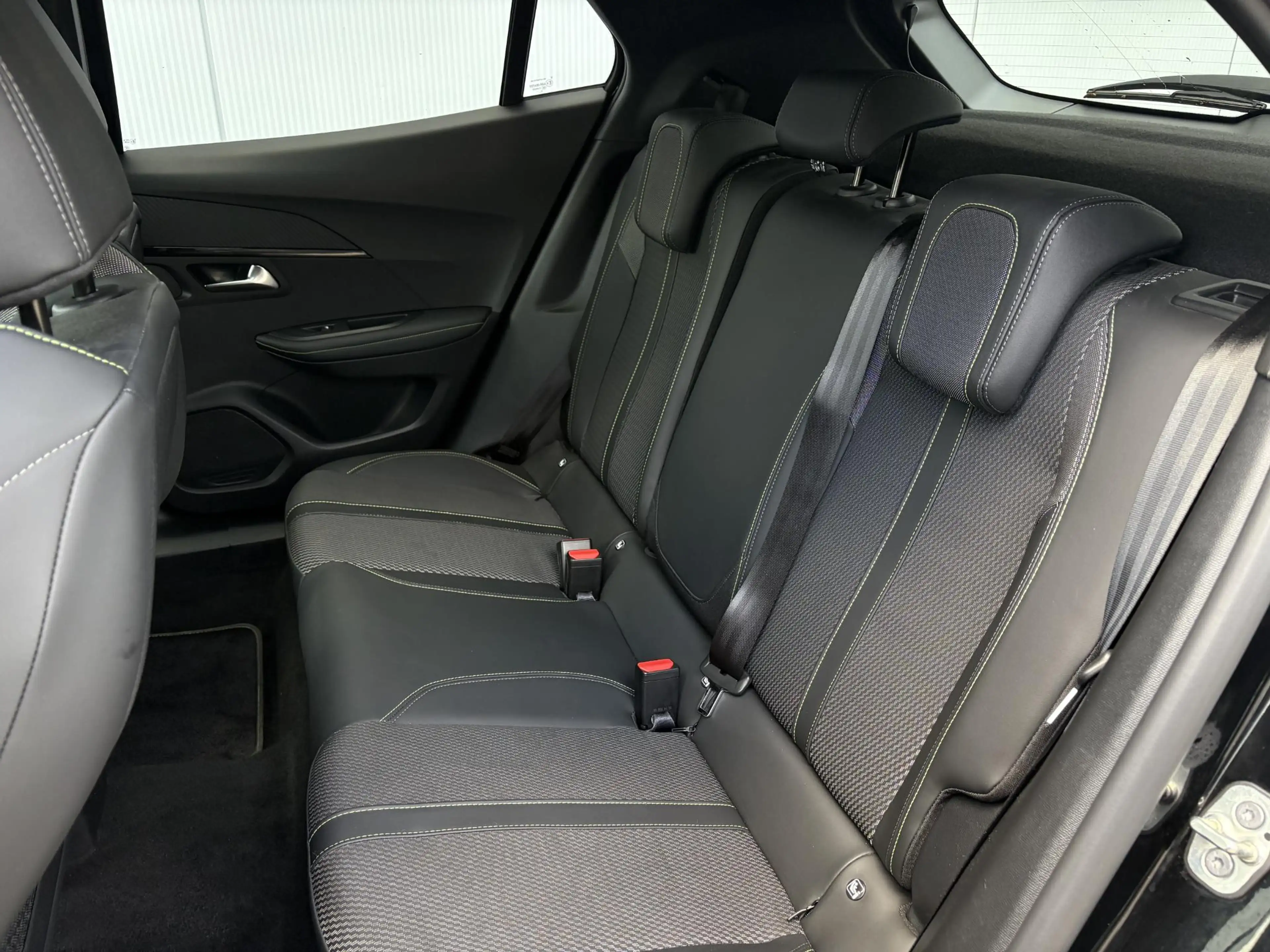 Peugeot 2008 1.2 Hybrid 136 GT | Panoramadak | Adaptive Cruise — photo 10