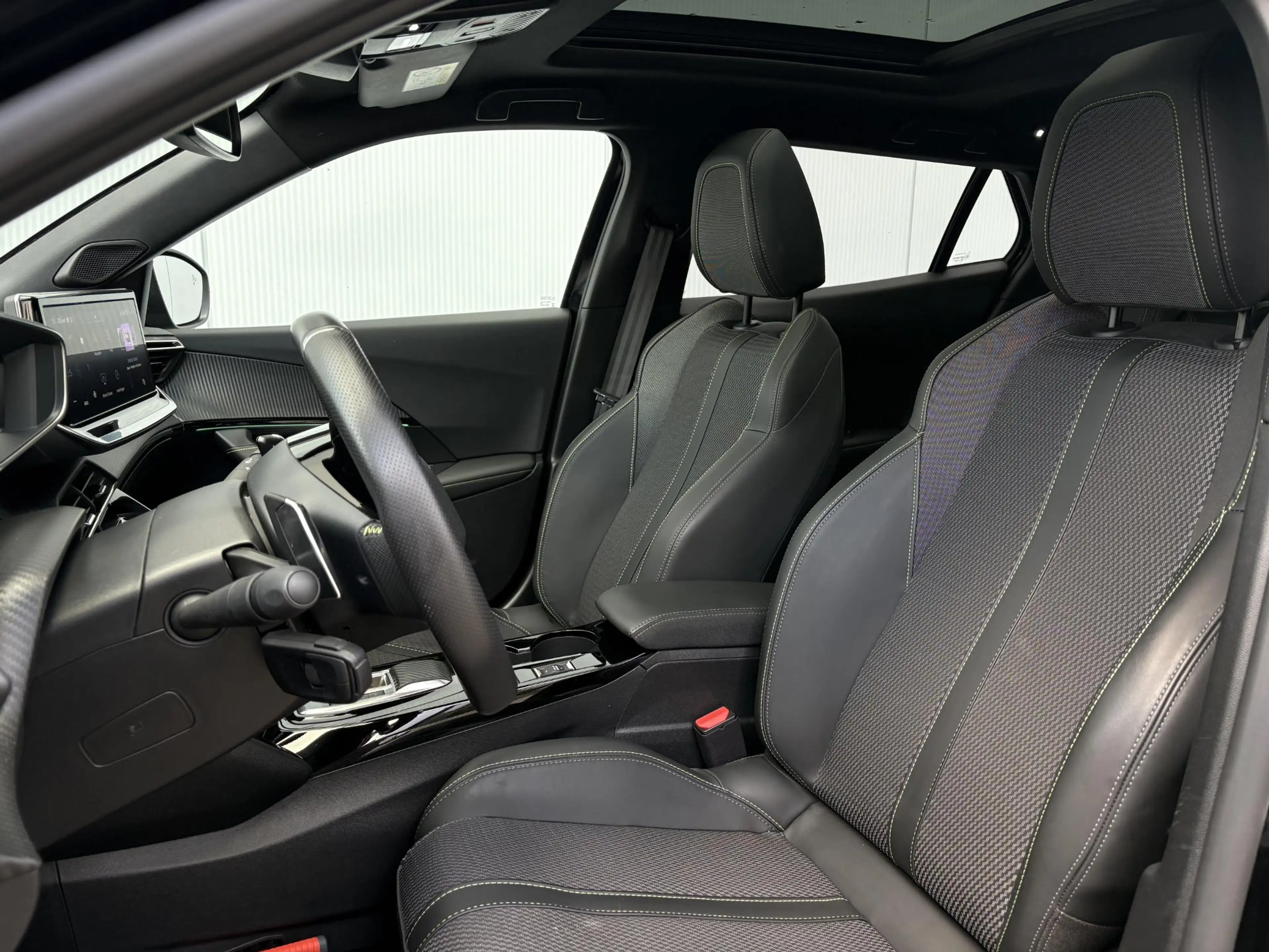 Peugeot 2008 1.2 Hybrid 136 GT | Panoramadak | Adaptive Cruise — photo 11