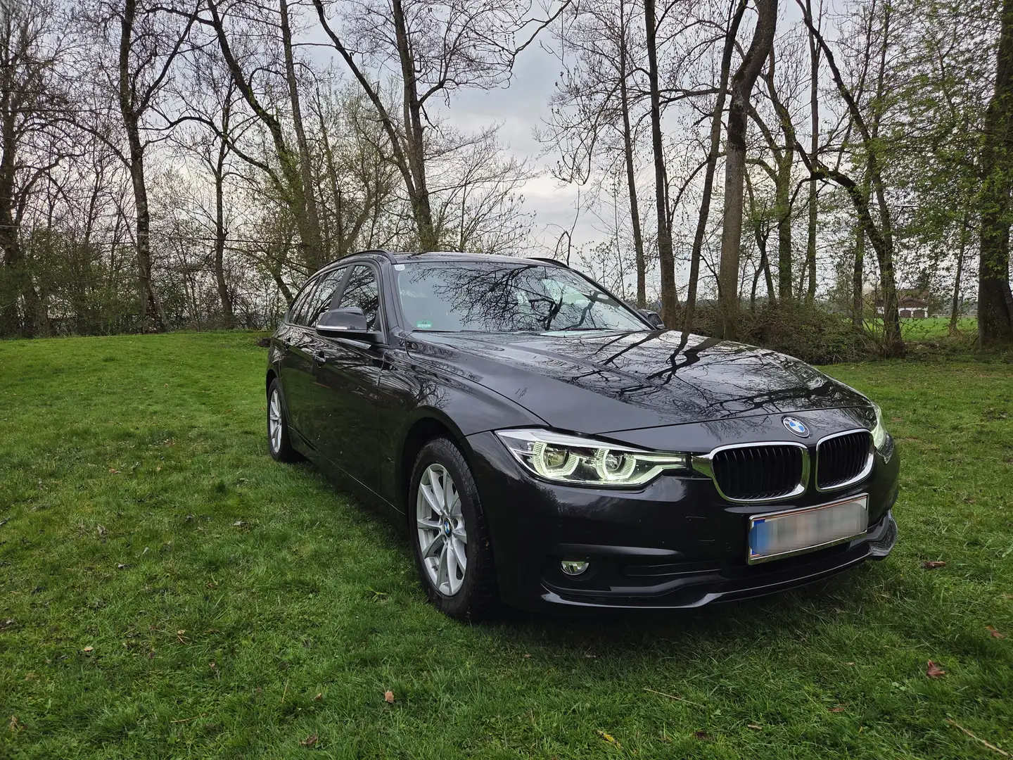 BMW 318 318d Touring Advantage Aut. Schwarz - 1
