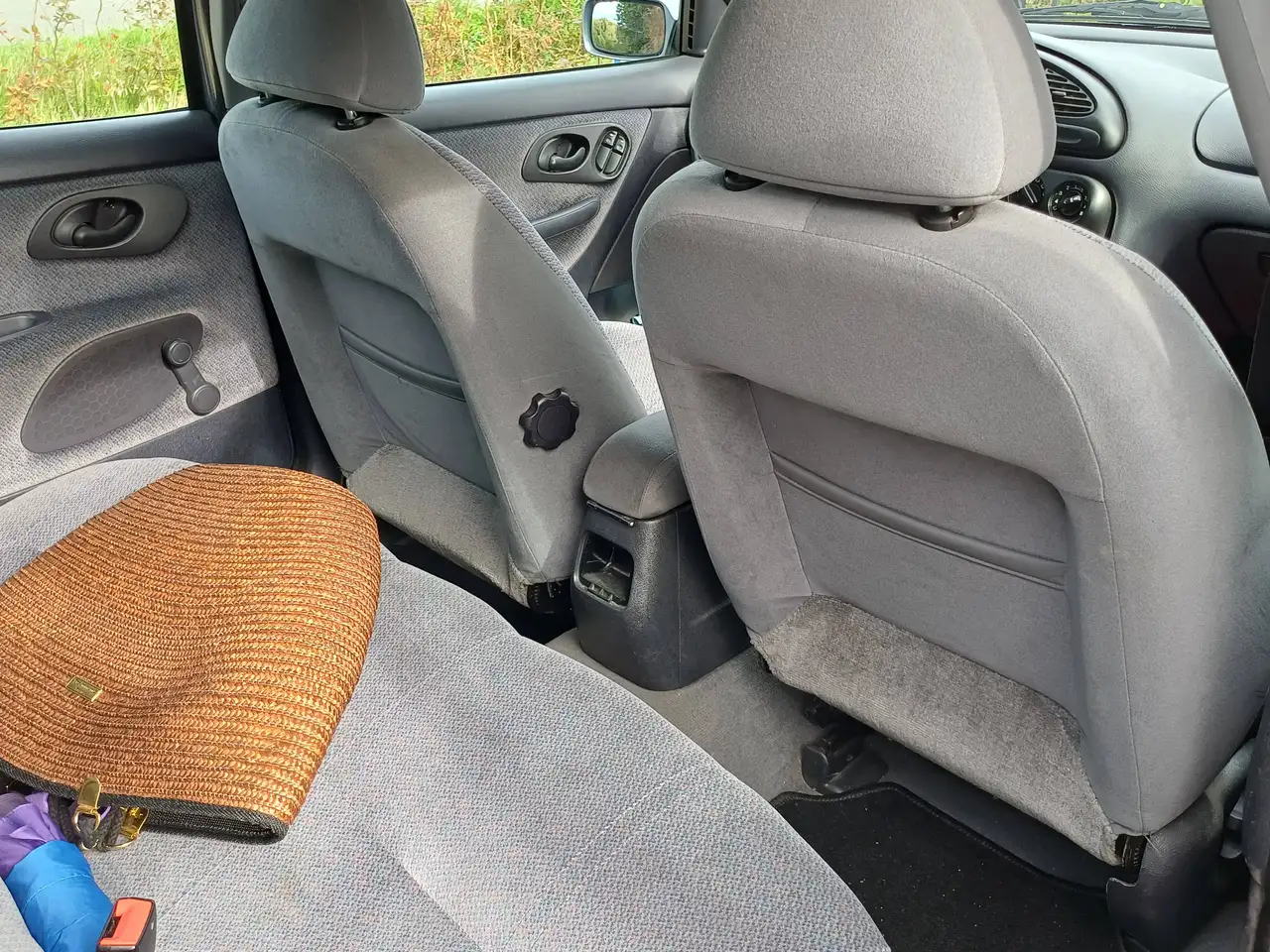 Ford Mondeo 1.8 Turbo CLX, foto 2