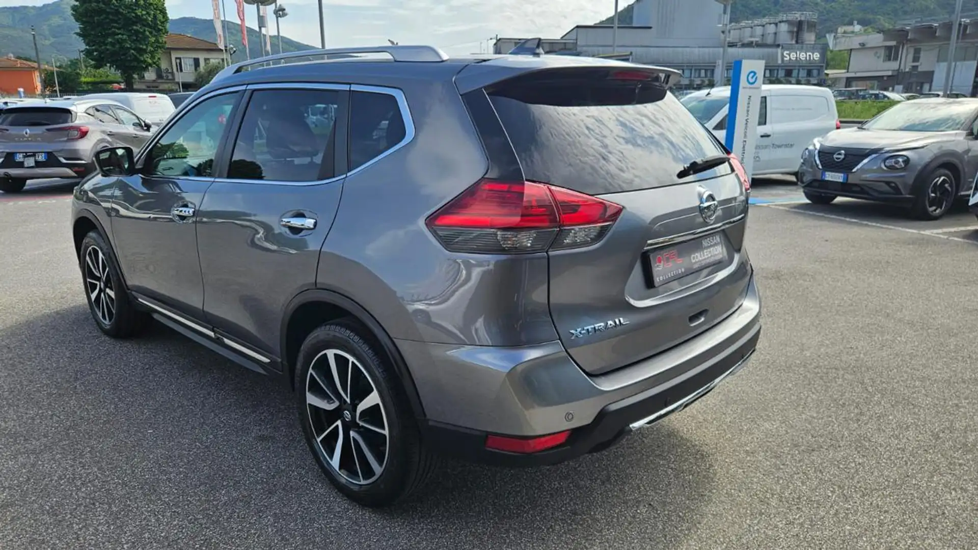 Nissan X-Trail 1.6 dCi 2WD Tekna Grijs - 2