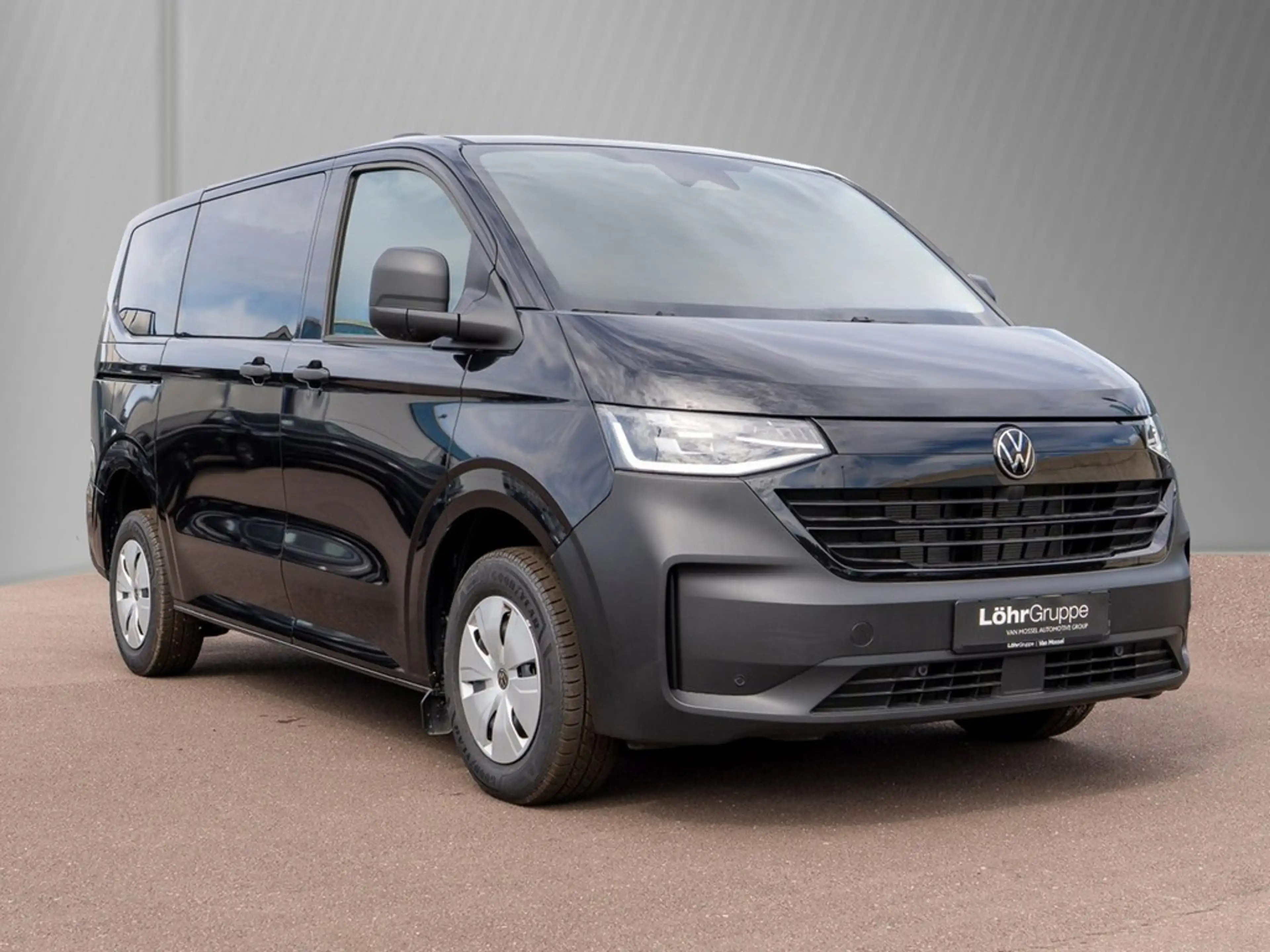 Volkswagen T7 Caravelle 2.0 TDI DSG IQ Light, Rear-View — photo 3