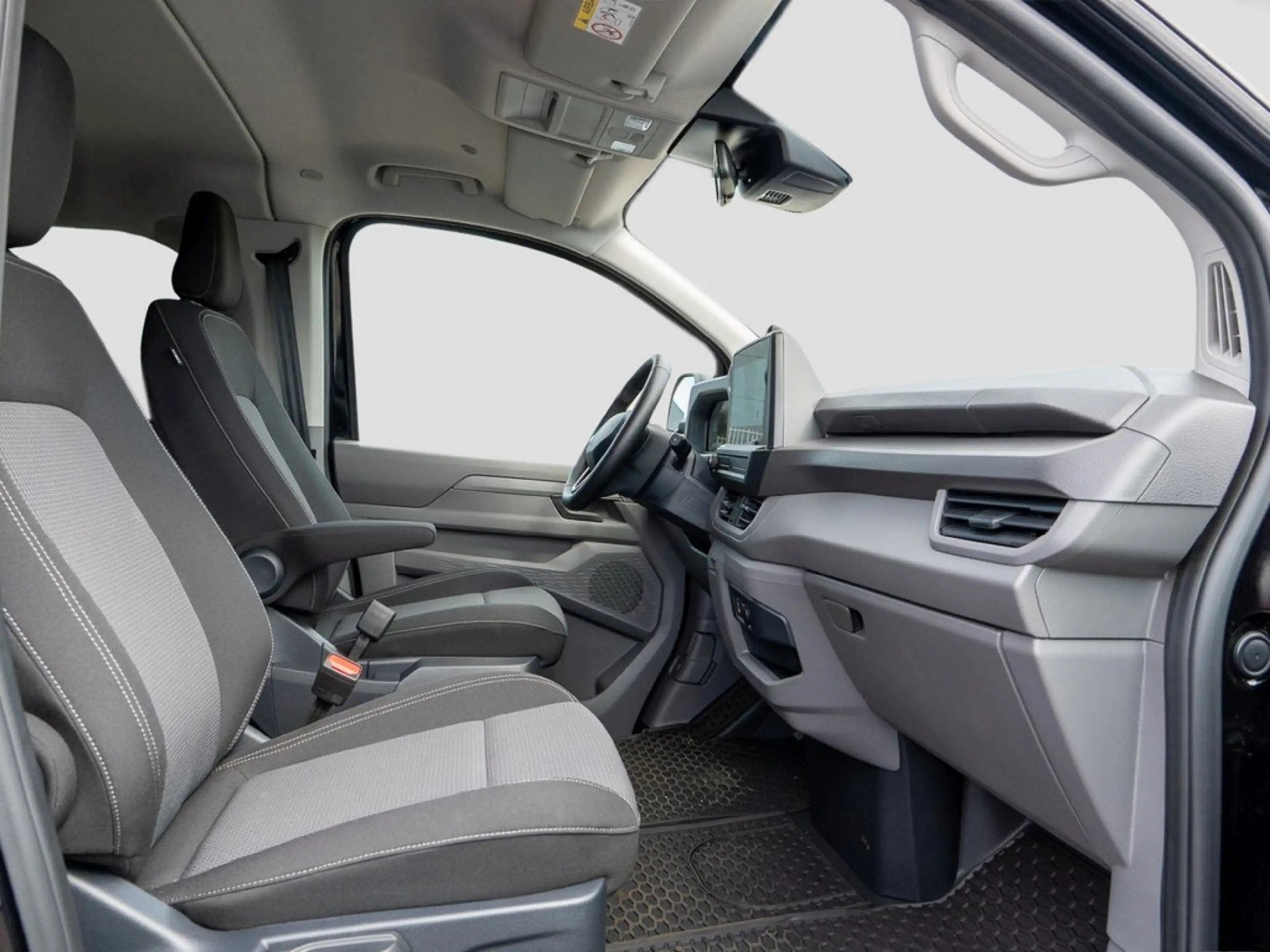 Volkswagen T7 Caravelle 2.0 TDI DSG IQ Light, Rear-View — photo 8