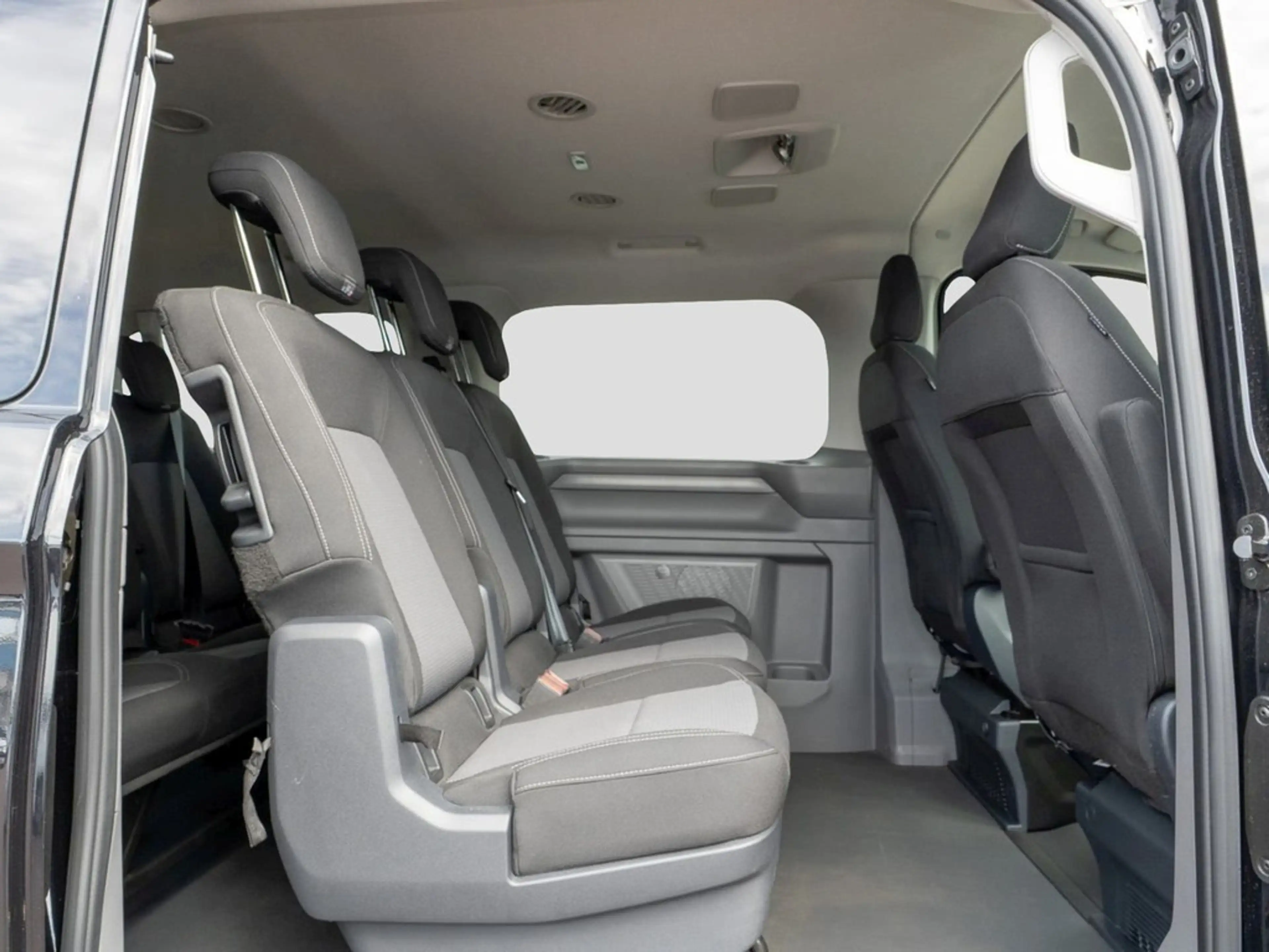 Volkswagen T7 Caravelle 2.0 TDI DSG IQ Light, Rear-View — photo 10