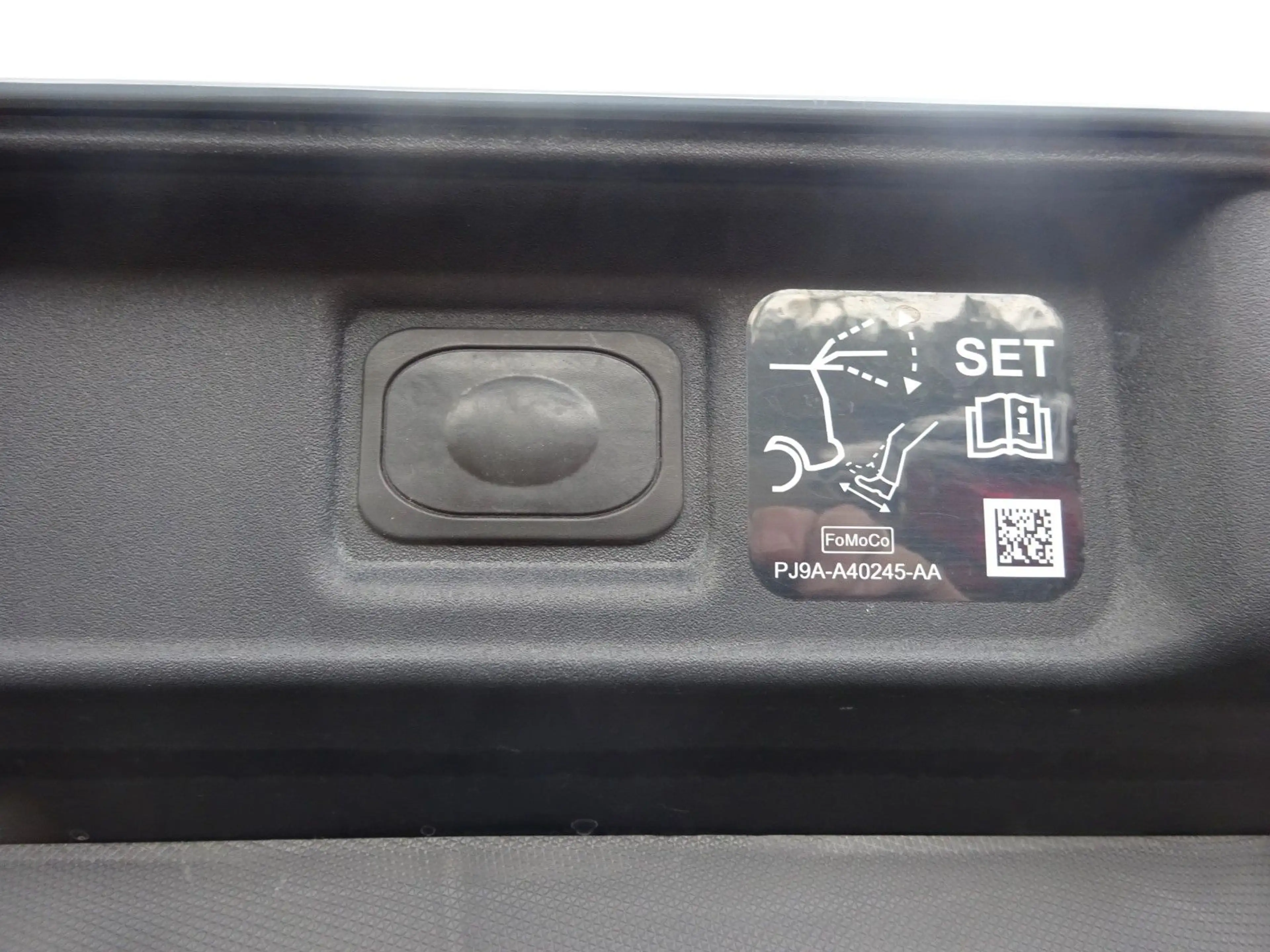Ford Mustang Mach-E AWD Premium Pano B&O Navi — photo 7