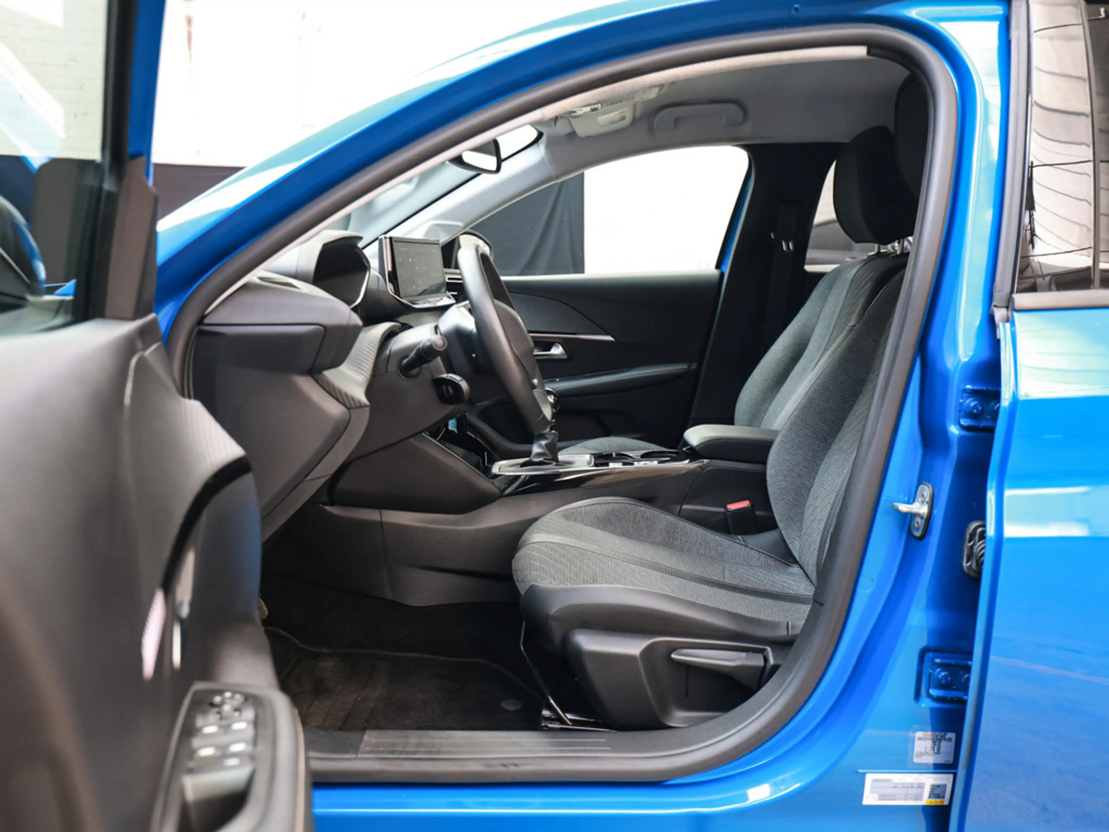 Peugeot 208 Allure PureTech 100 LED SPURH. SHZ KLIMA — photo 10