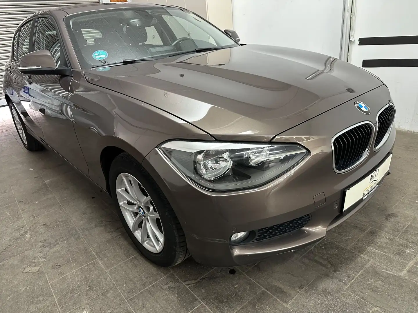 BMW 118 Baureihe 1 Lim. 5-trg. 118 d Marrón - 1