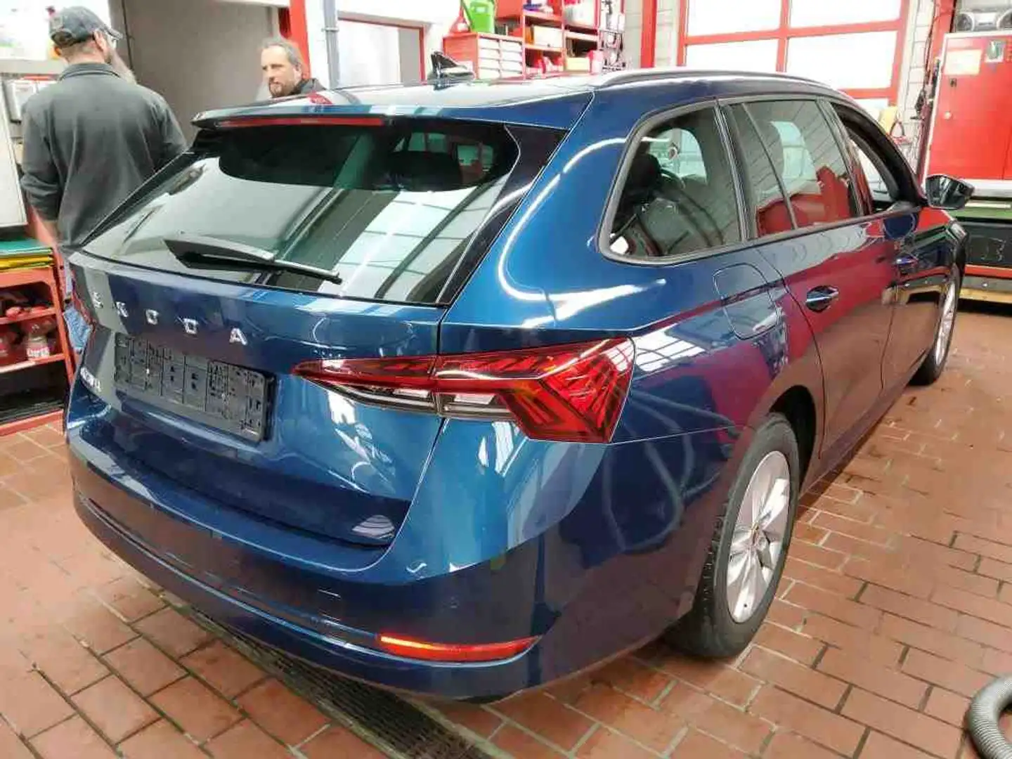 Skoda Octavia Combi 2.0 TDI DSG AMBITION*AHK*KAMERA*NA Bleu - 2