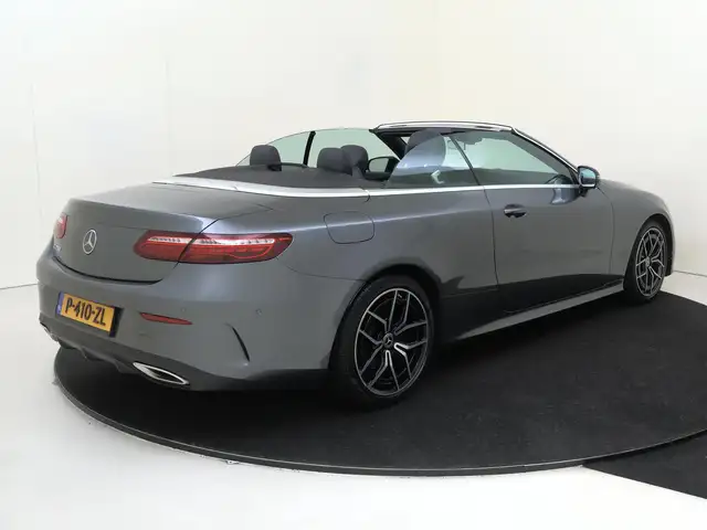 Mercedes-Benz E-Class view 4