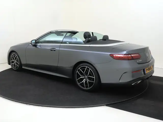 Mercedes-Benz E-Class view 3