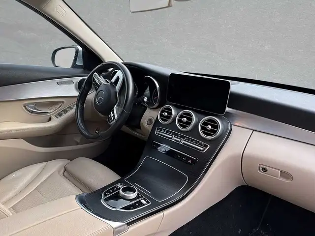 Mercedes-Benz C-Class view 4