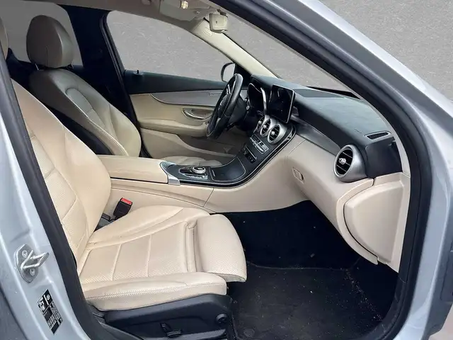Mercedes-Benz C-Class view 3