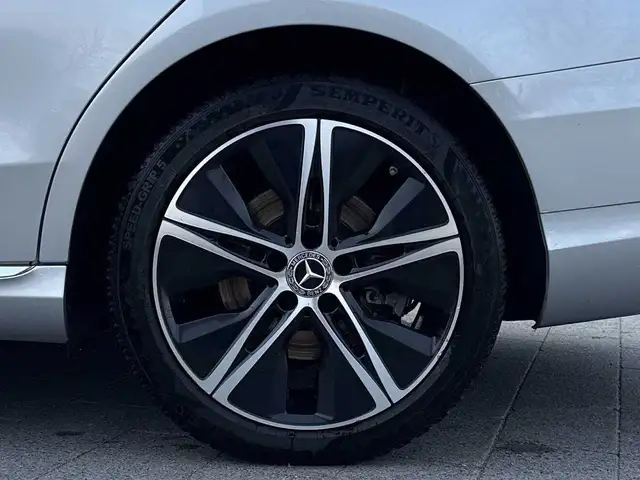 Mercedes-Benz C-Class view 9