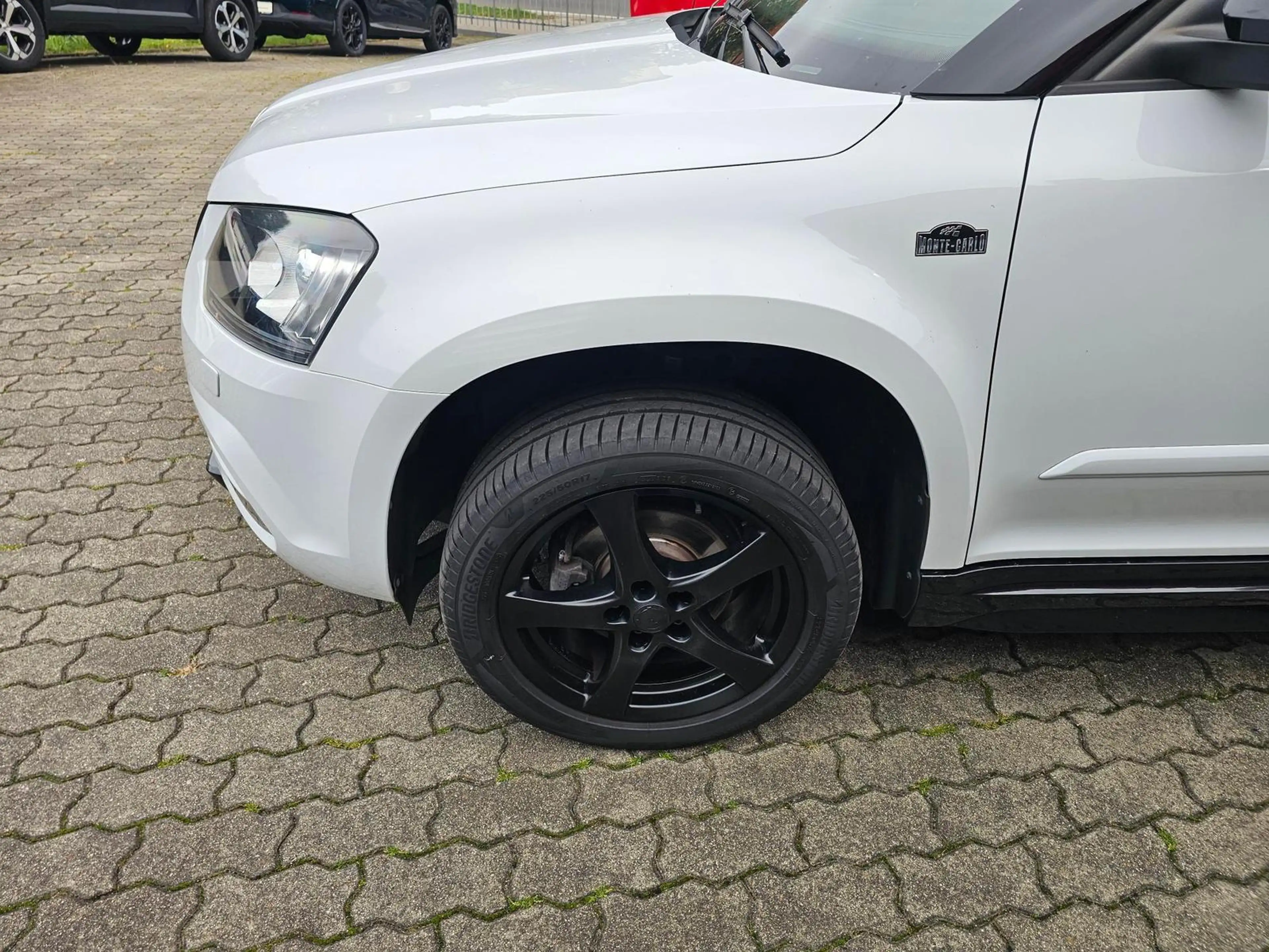 Skoda Yeti 2.0 TDI MONTE CARLO+STANDHEIZUNG+AHK+2.HAND — photo 7
