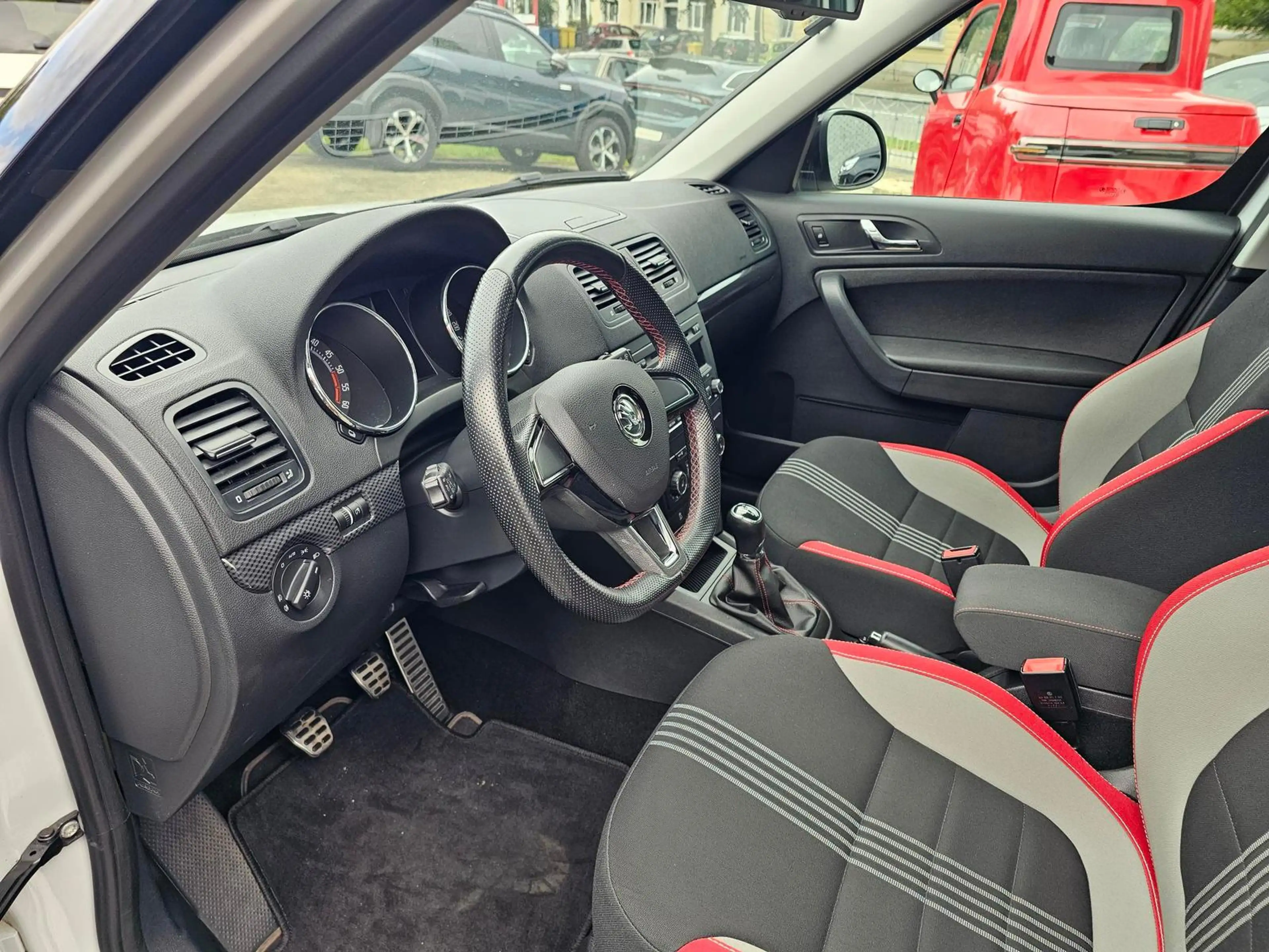 Skoda Yeti 2.0 TDI MONTE CARLO+STANDHEIZUNG+AHK+2.HAND — photo 14