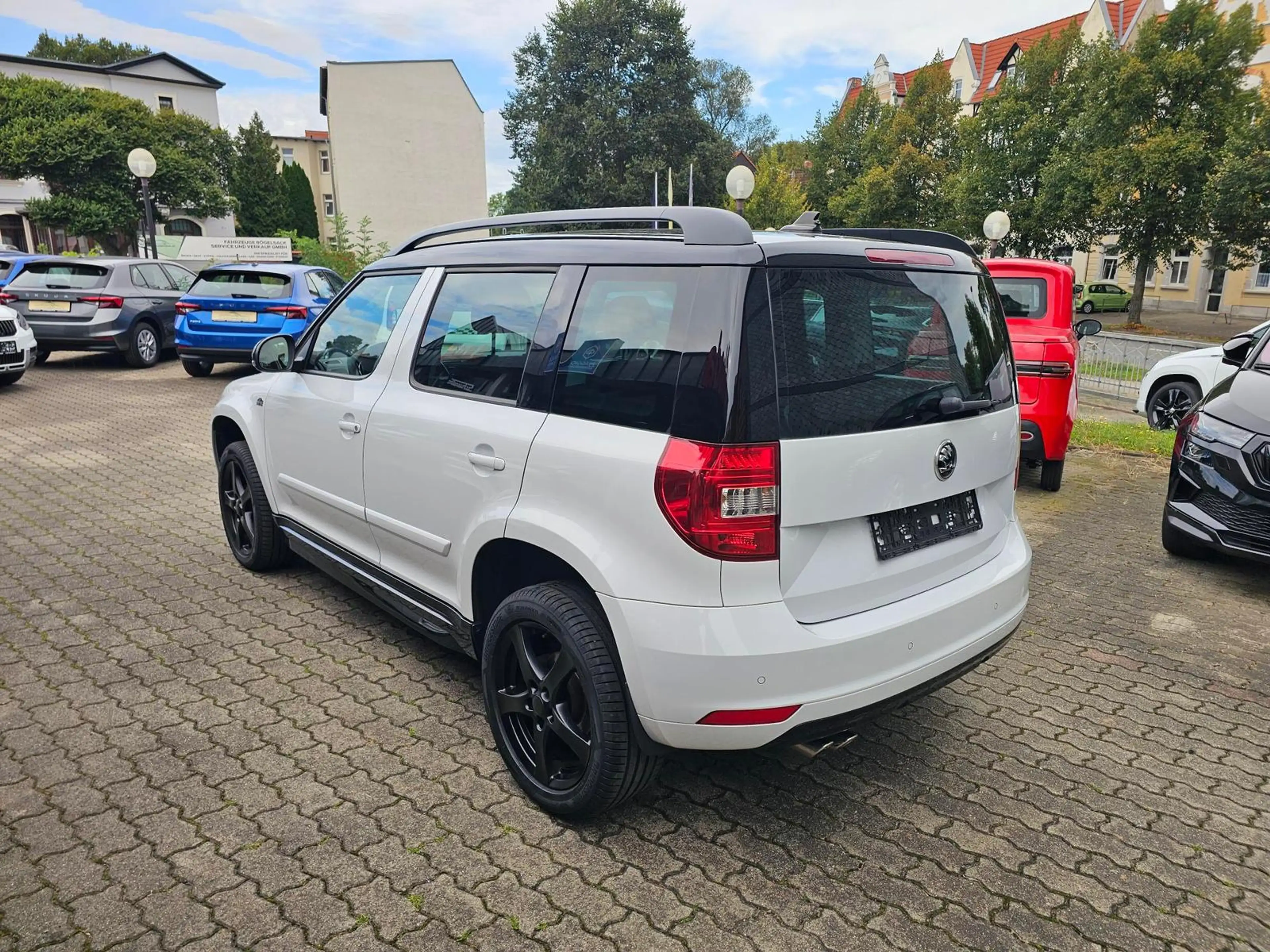 Skoda Yeti 2.0 TDI MONTE CARLO+STANDHEIZUNG+AHK+2.HAND — photo 4