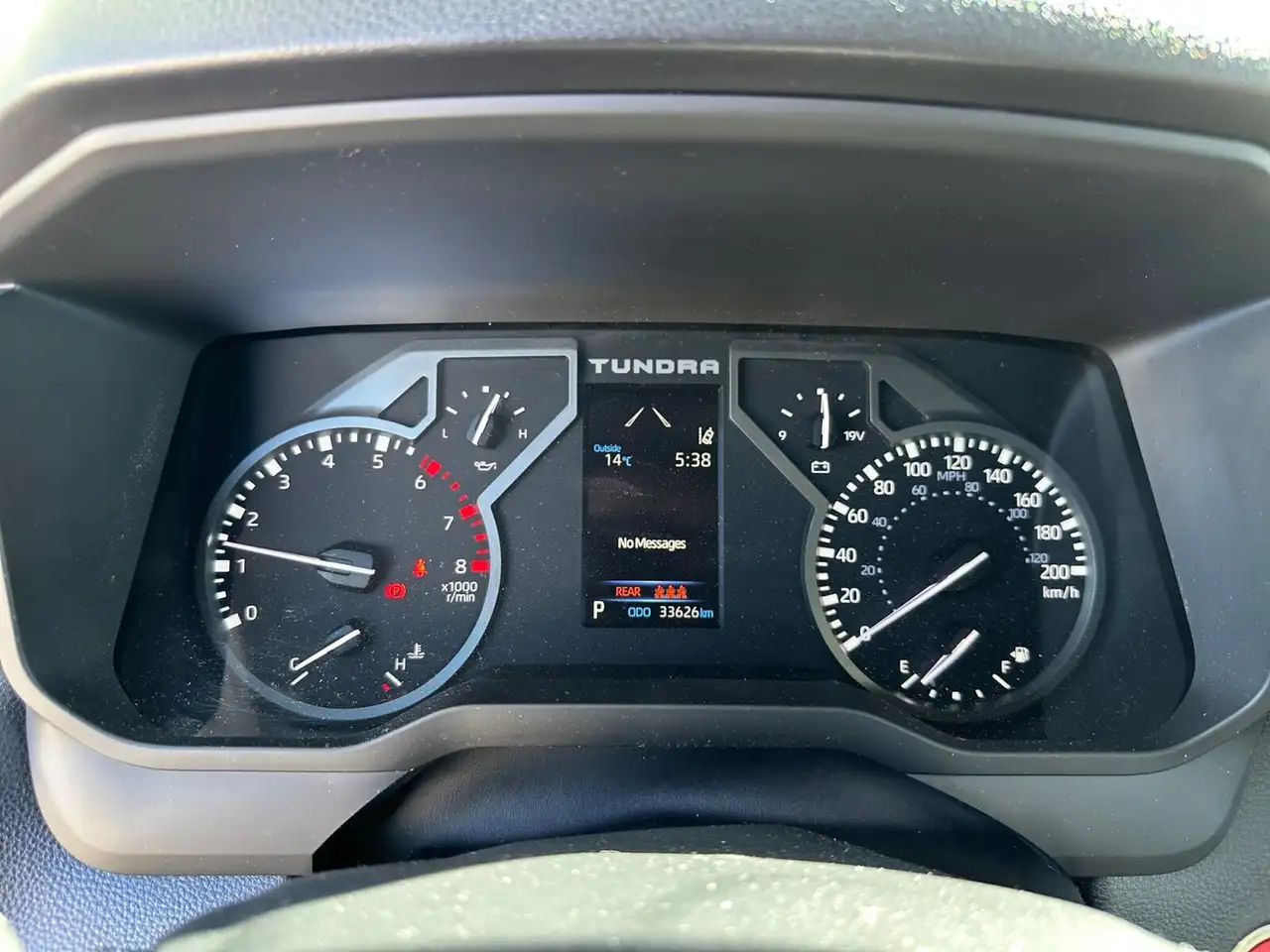 Toyota Tundra снимка Toyota Tundra