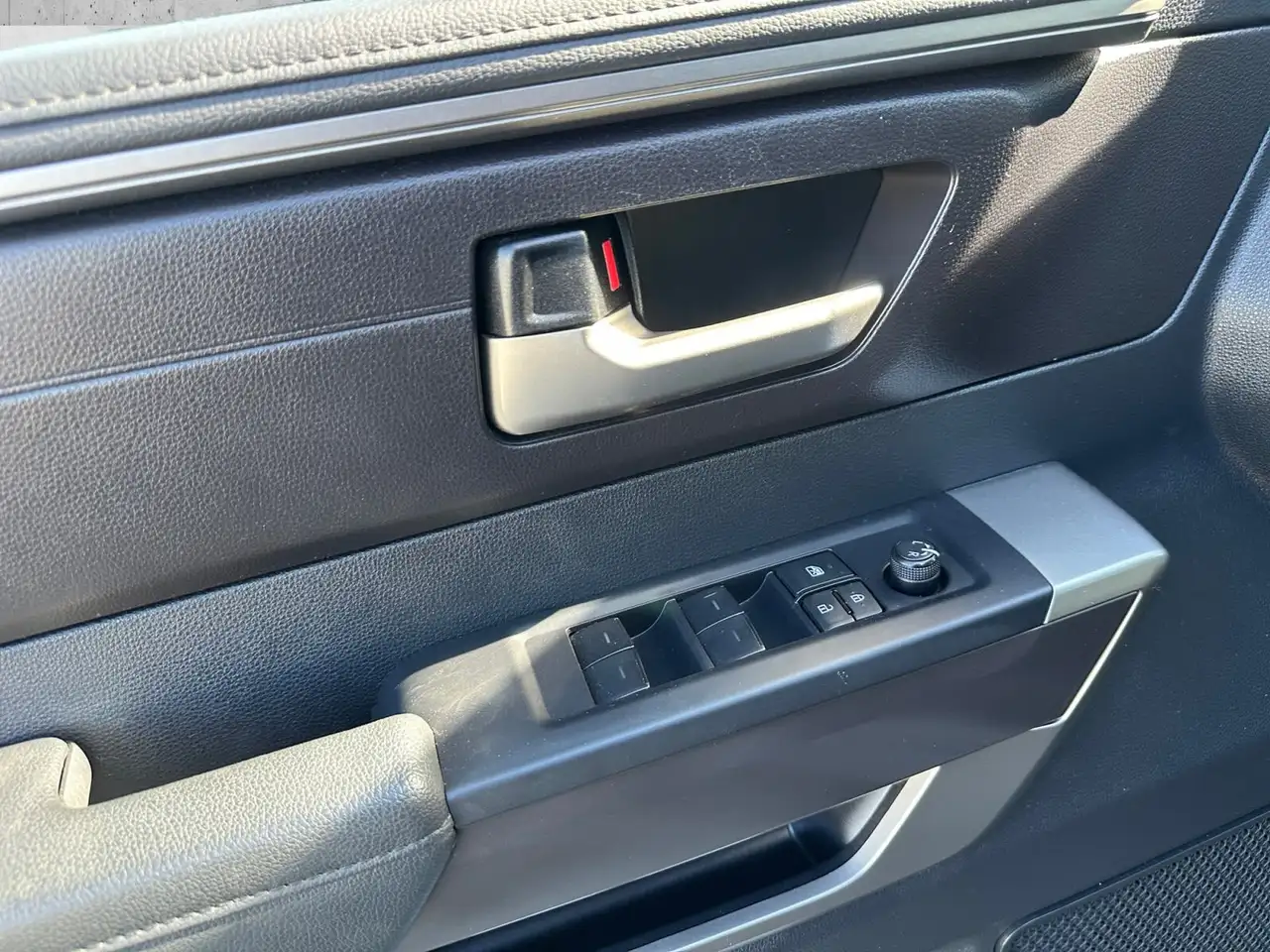 Toyota Tundra снимка Toyota Tundra