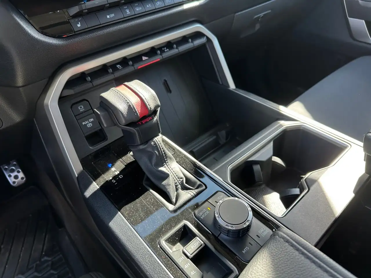 Toyota Tundra снимка Toyota Tundra