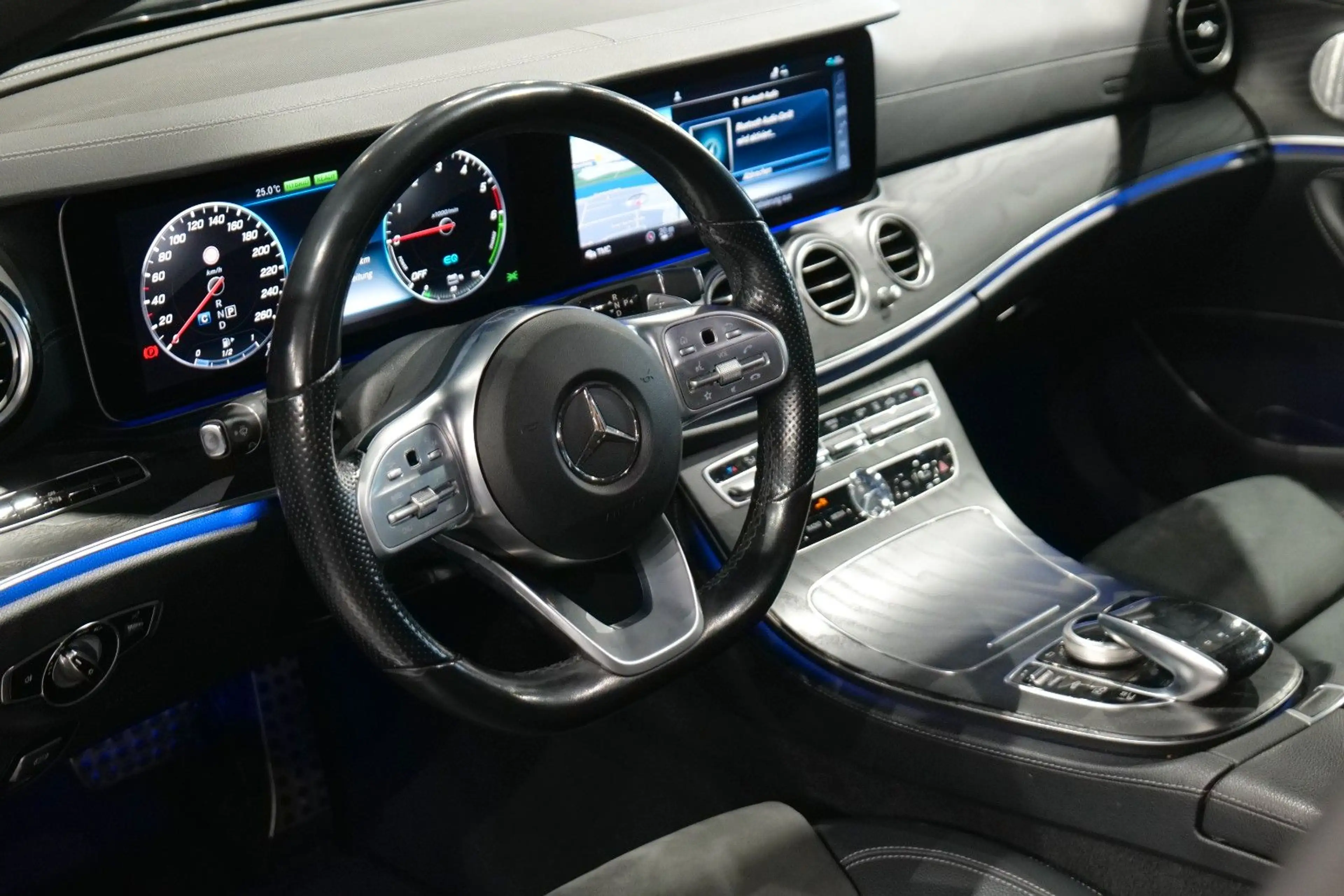 Mercedes-Benz E 300 de Limousine*AMG Sport*Pano*360*Burmester* — photo 13