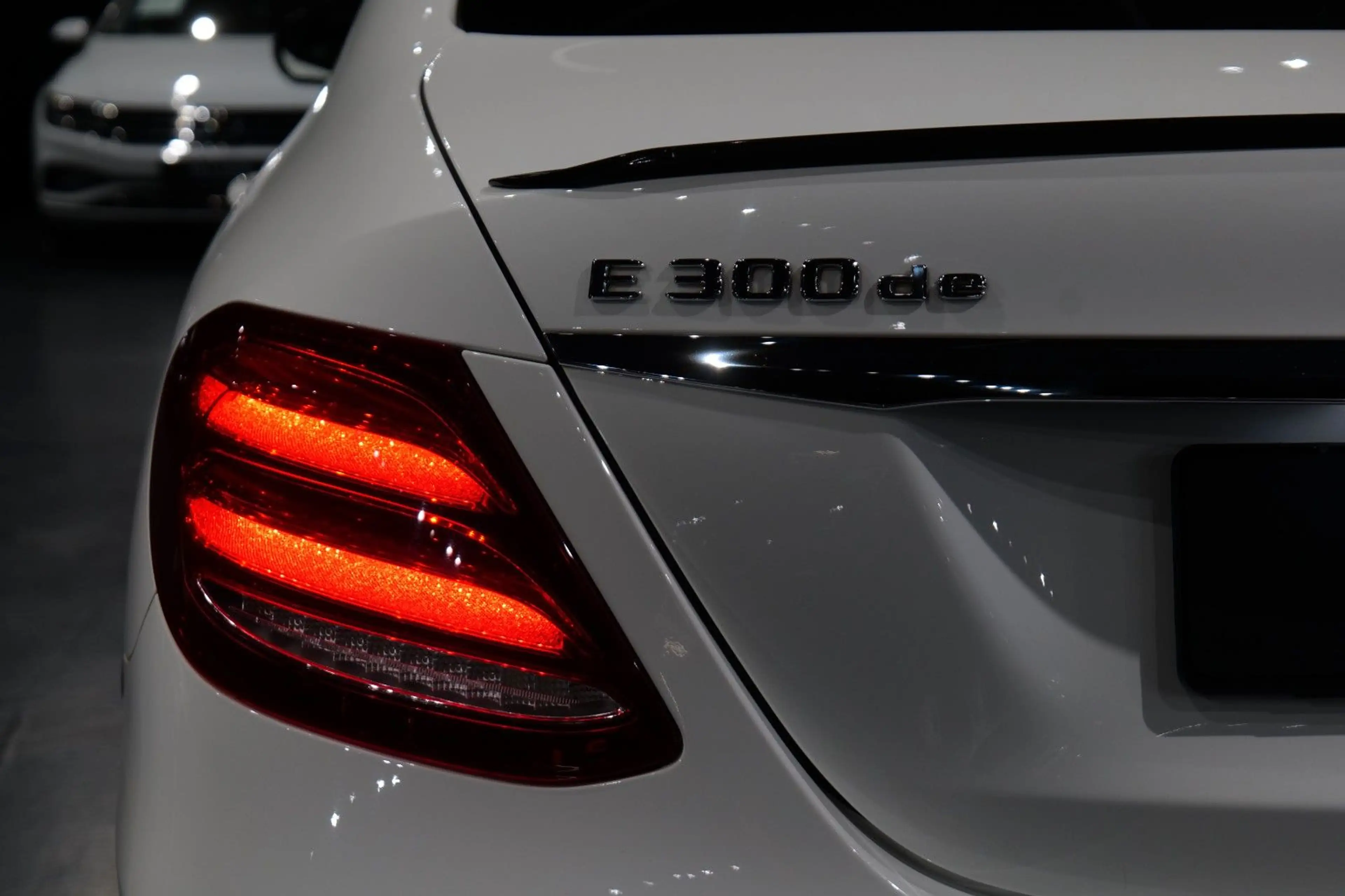 Mercedes-Benz E 300 de Limousine*AMG Sport*Pano*360*Burmester* — photo 7