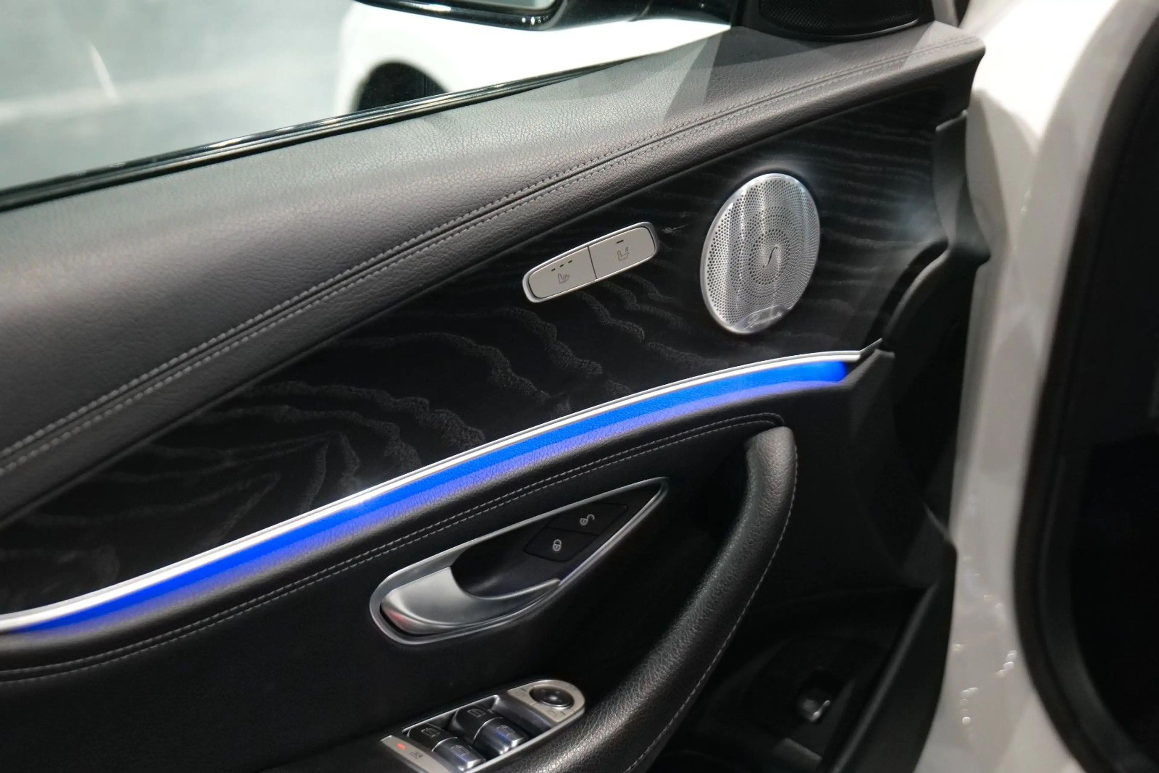 Mercedes-Benz E 300 de Limousine*AMG Sport*Pano*360*Burmester* — photo 10