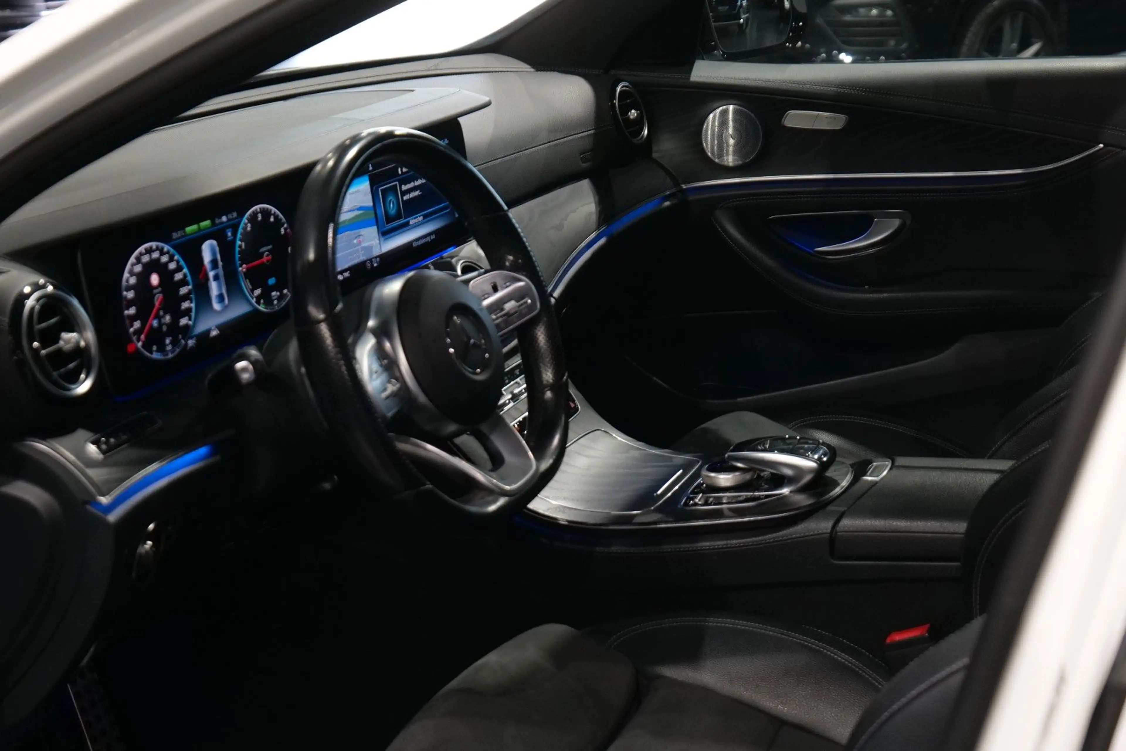 Mercedes-Benz E 300 de Limousine*AMG Sport*Pano*360*Burmester* — photo 11