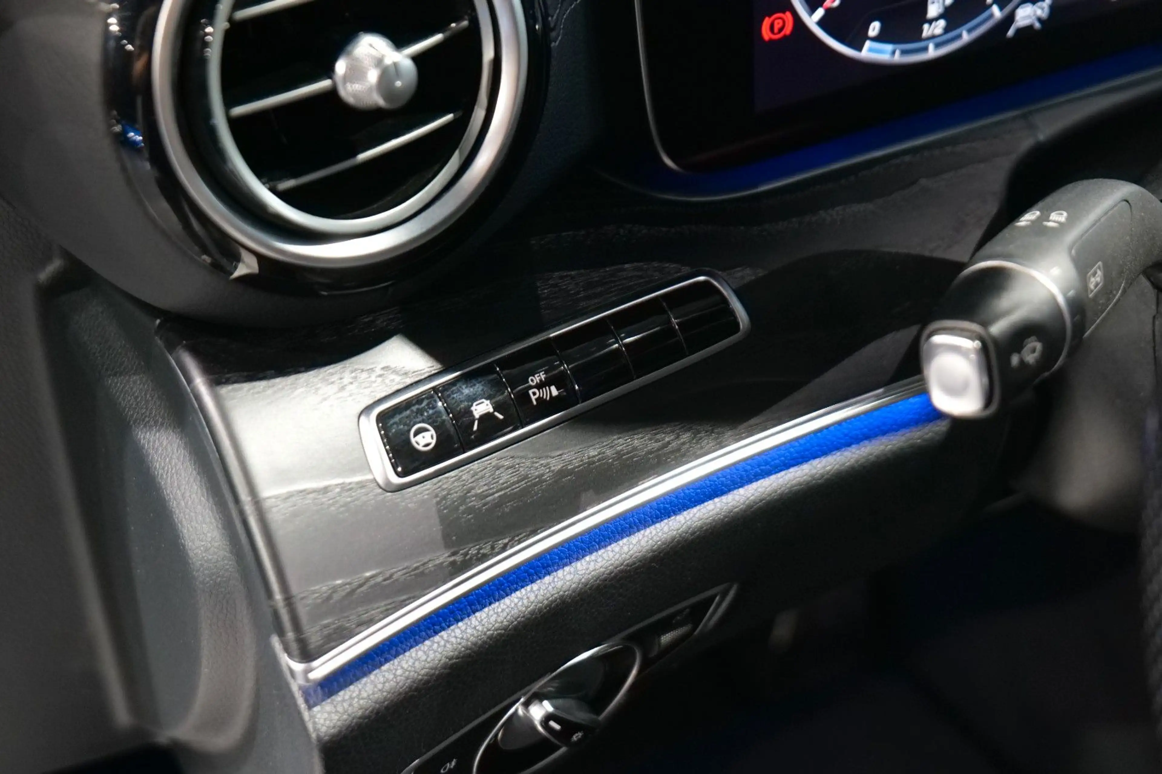 Mercedes-Benz E 300 de Limousine*AMG Sport*Pano*360*Burmester* — photo 14
