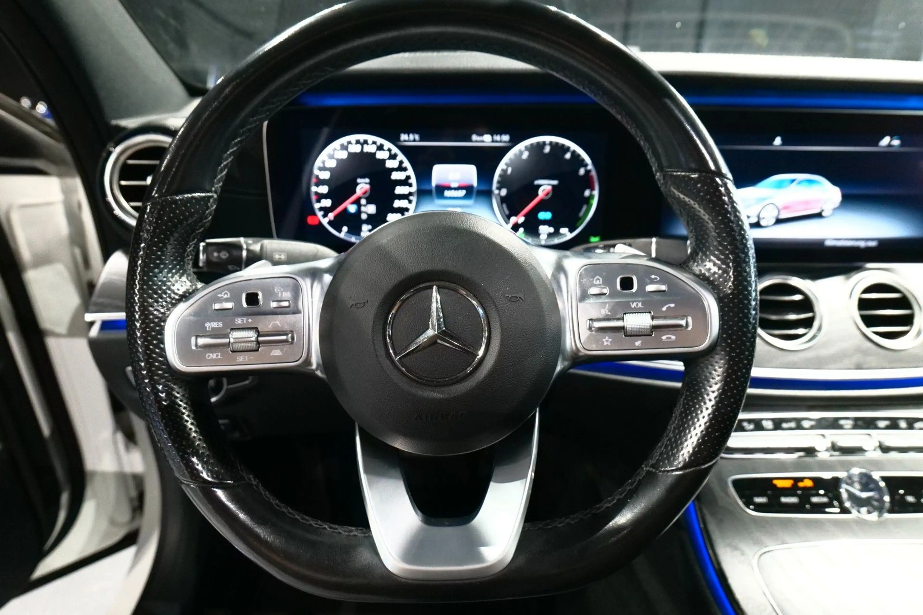Mercedes-Benz E 300 de Limousine*AMG Sport*Pano*360*Burmester* — photo 15
