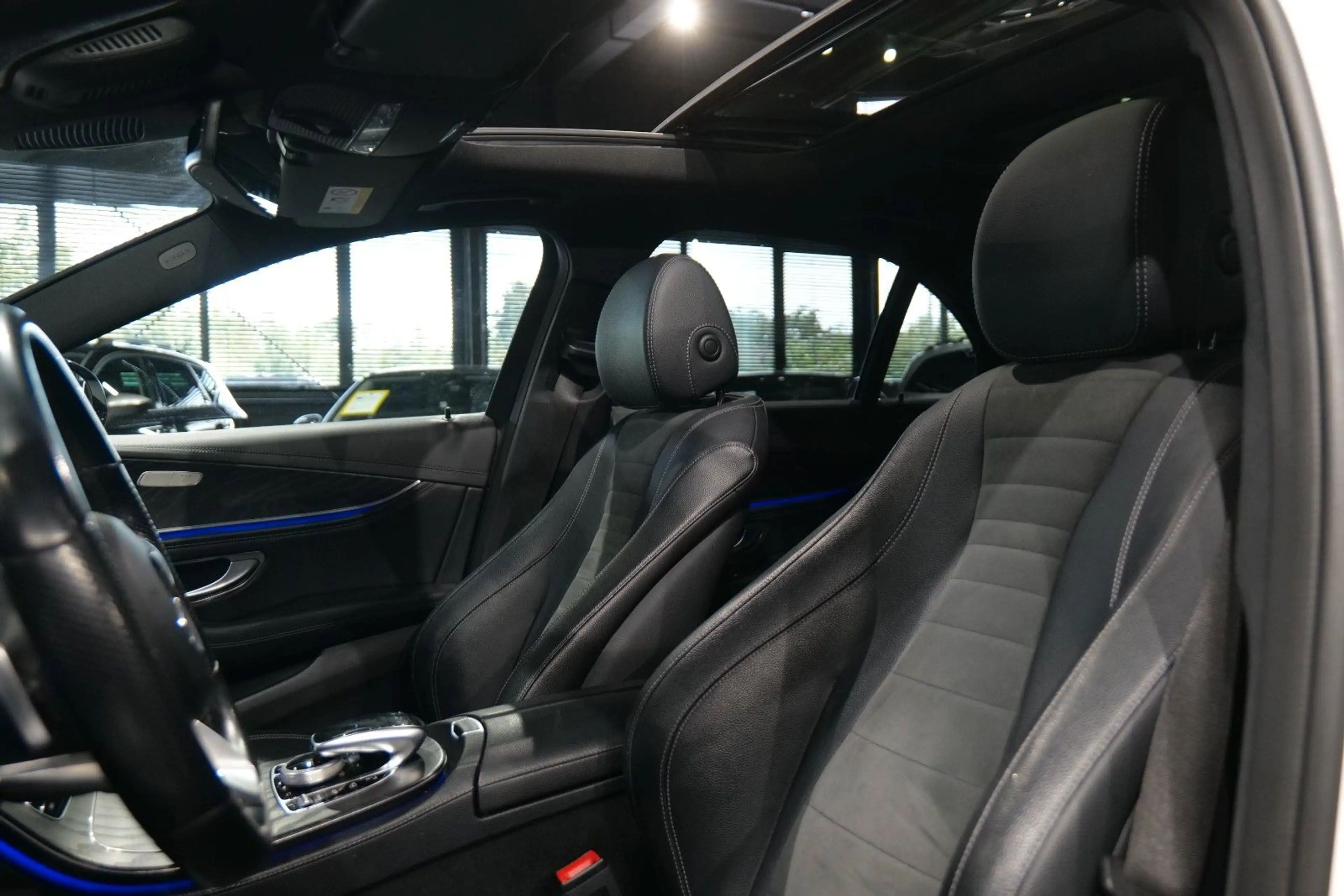Mercedes-Benz E 300 de Limousine*AMG Sport*Pano*360*Burmester* — photo 12