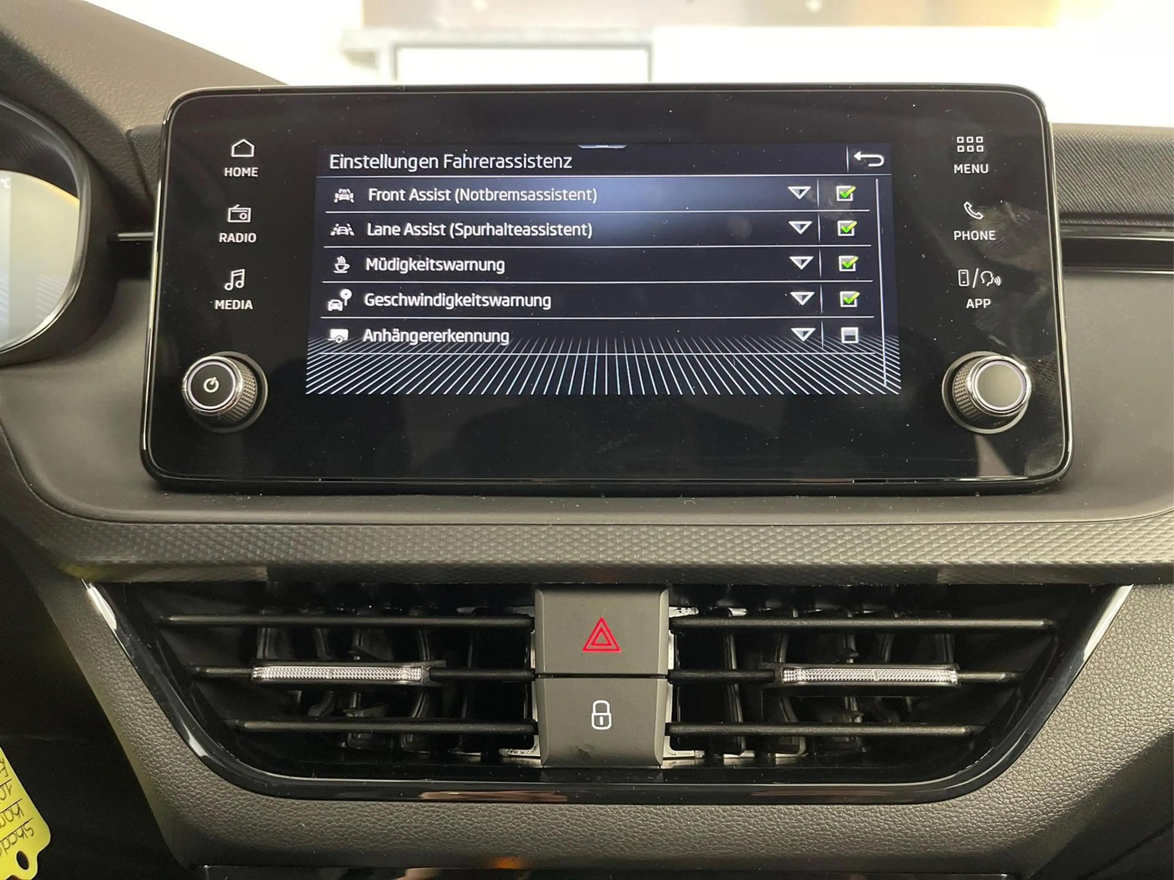 Skoda Kamiq 1.0 TSI DSG AHK+Alu16+Sitzheizung+AppCo... — photo 10