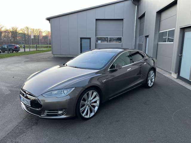 Tesla Model S Model S P90D Ludicrous +