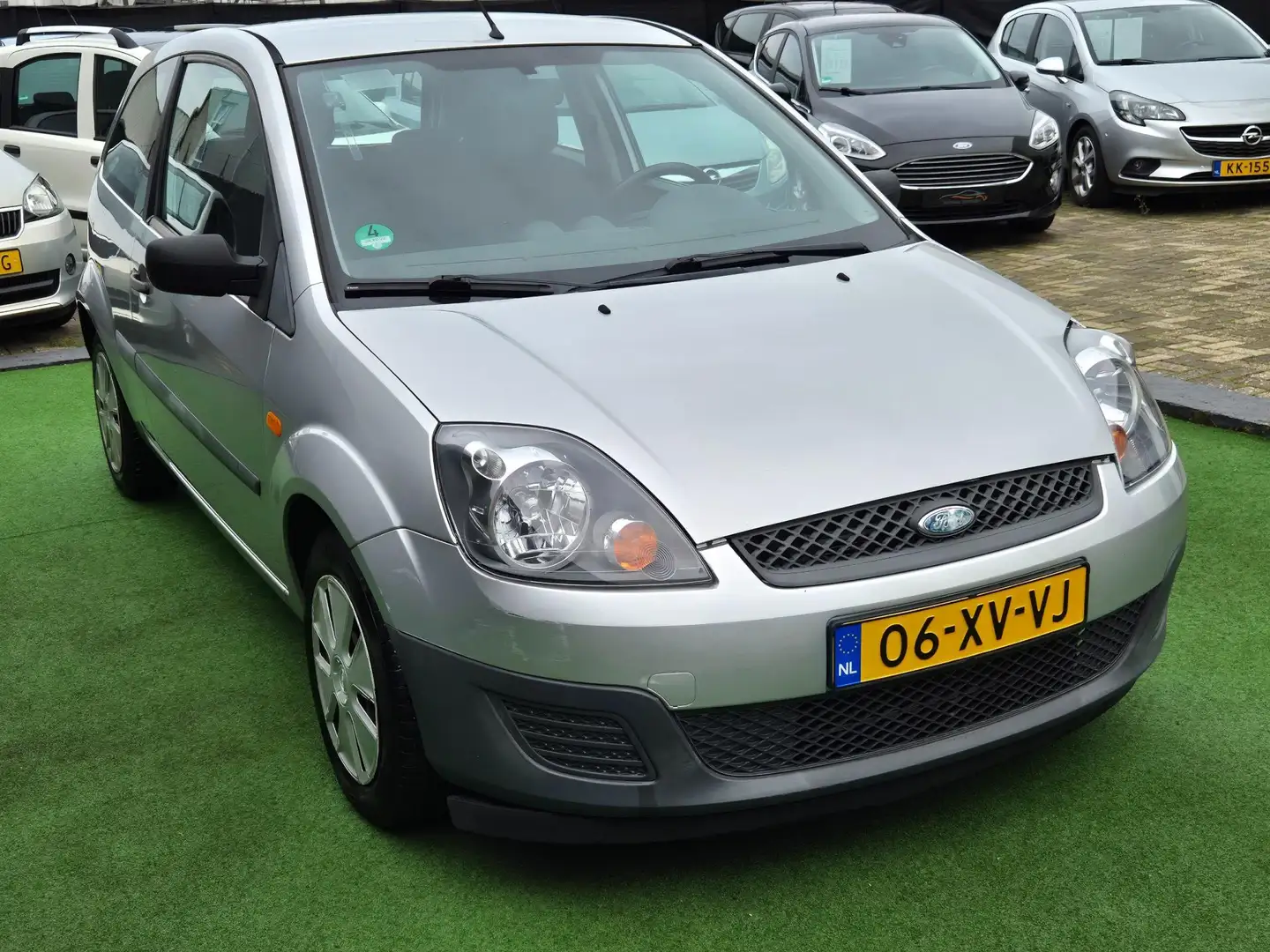 Ford Fiesta 1.3-8V Cool & Sound AIRCO NAP! Grijs - 2